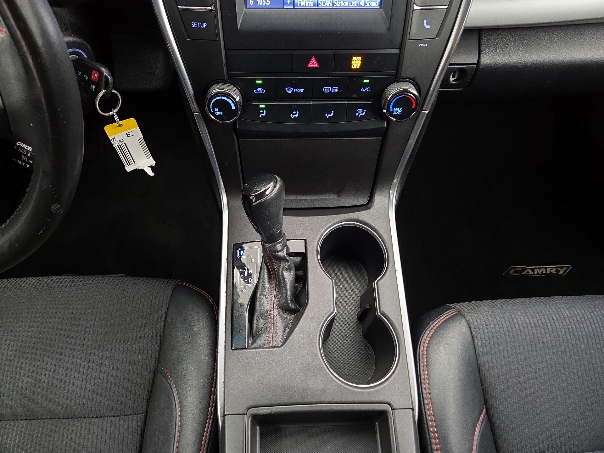 Thumbnail: 2016 Toyota Camry - 17