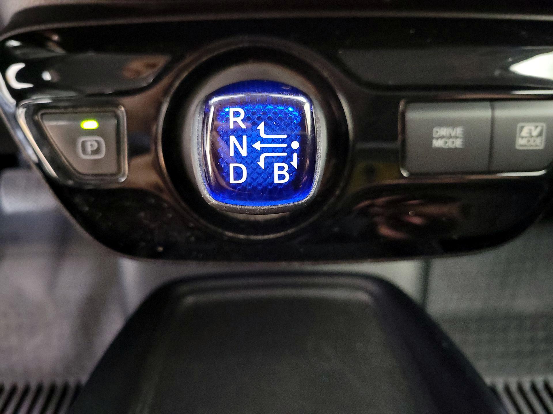 Thumbnail: 2022 Toyota Prius - 17