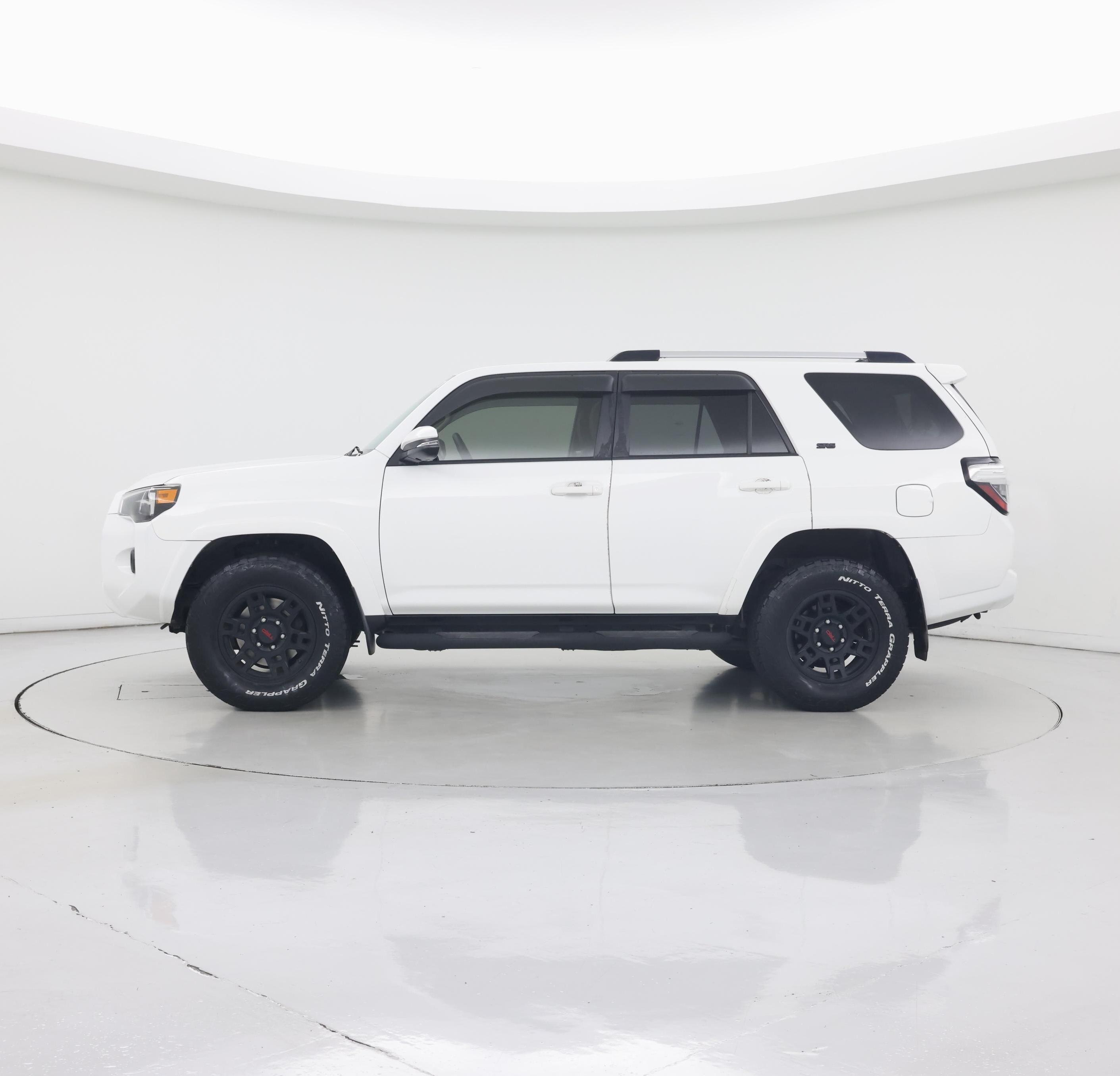 Thumbnail: 2021 Toyota 4Runner - 3