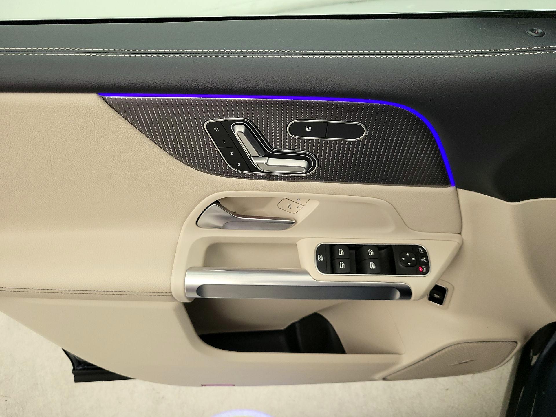 Thumbnail: 2020 Mercedes-Benz GLB - 12