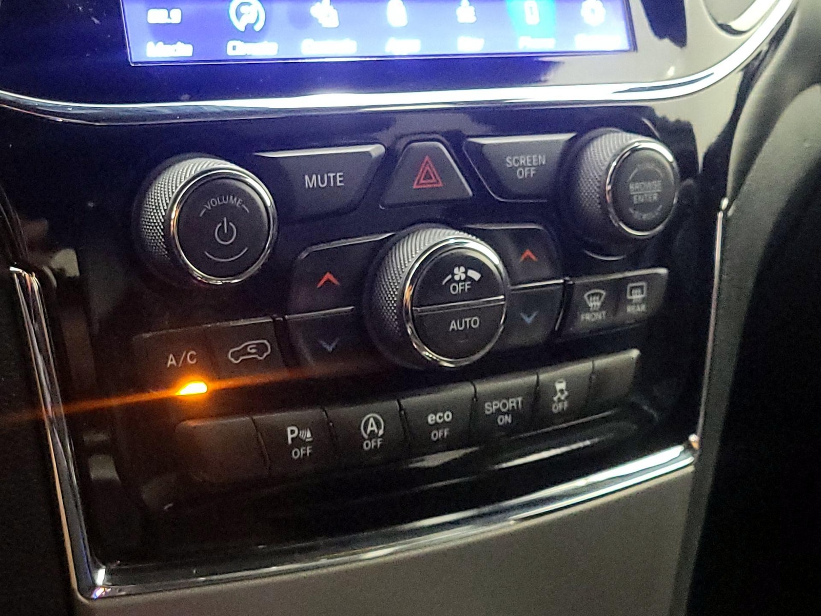 2020 Jeep Grand Cherokee Altitude - Photo 18