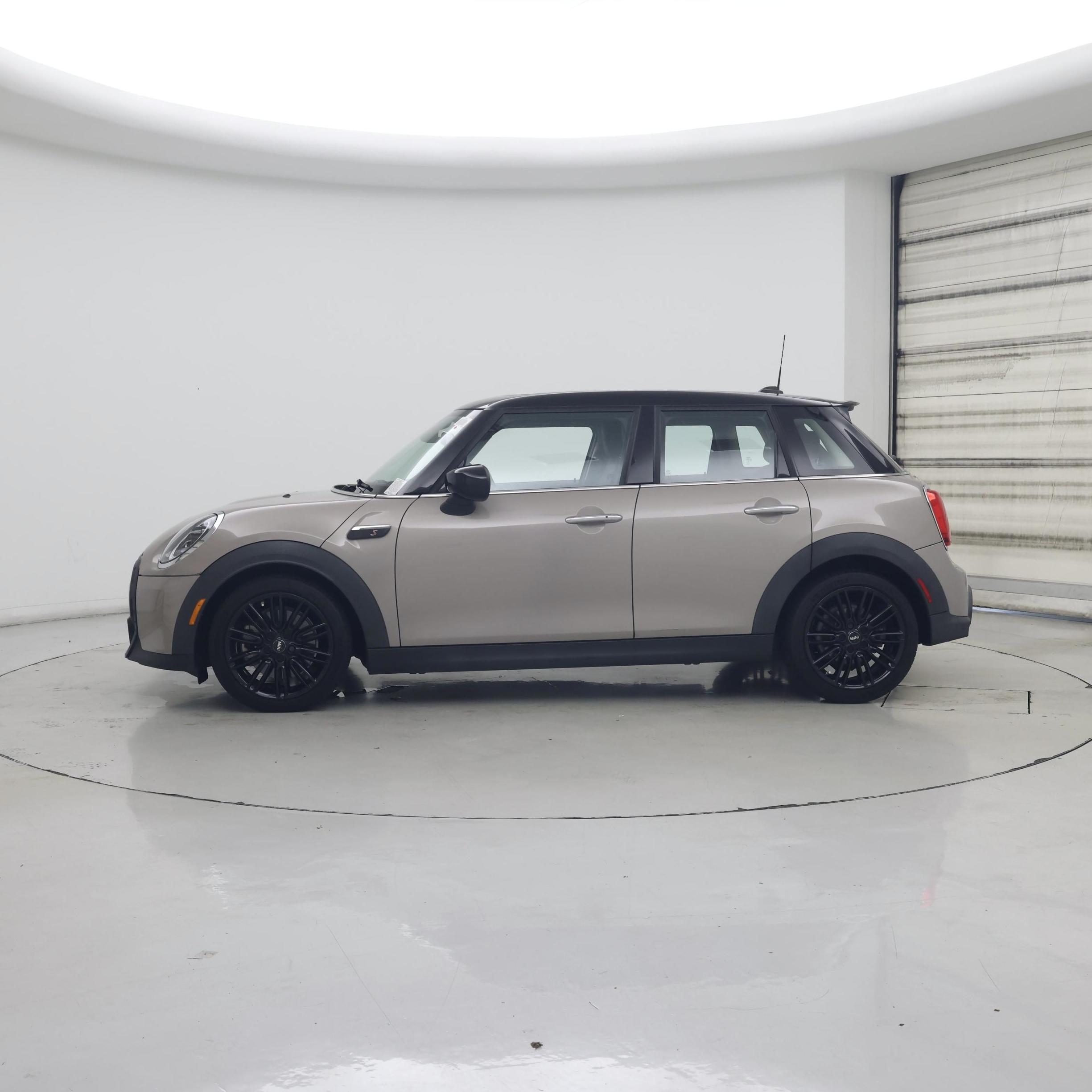 Thumbnail: 2022 MINI Cooper Hardtop - 3