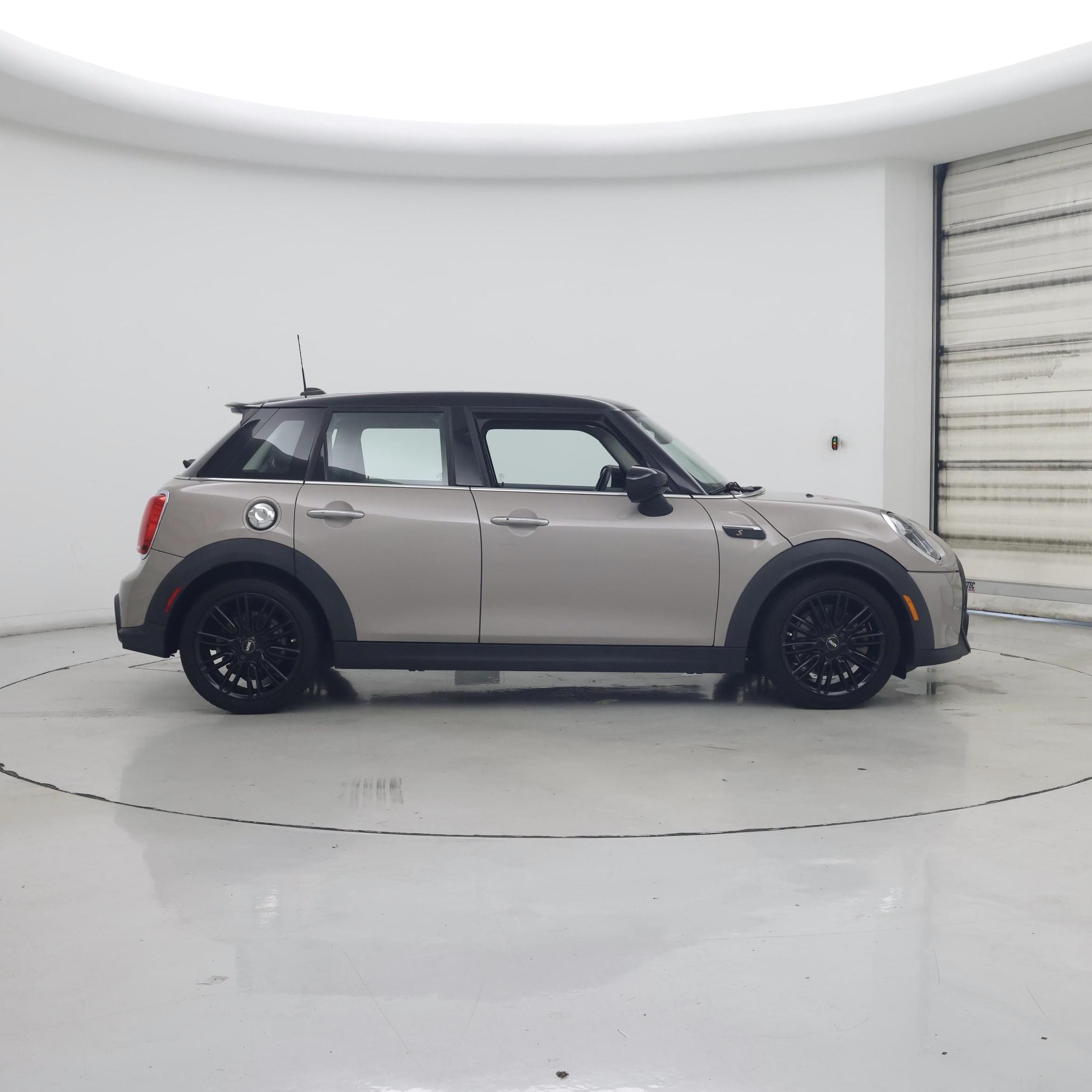 Thumbnail: 2022 MINI Cooper Hardtop - 7