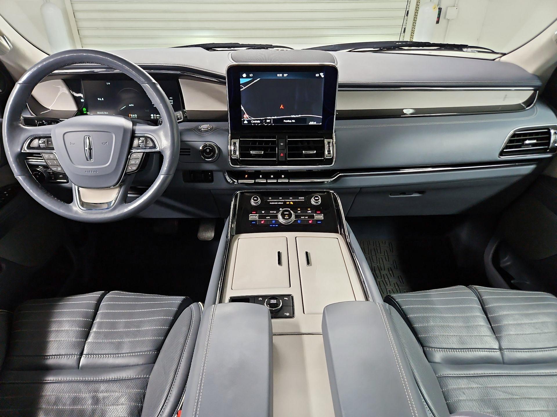 Thumbnail: 2019 Lincoln Navigator L - 9