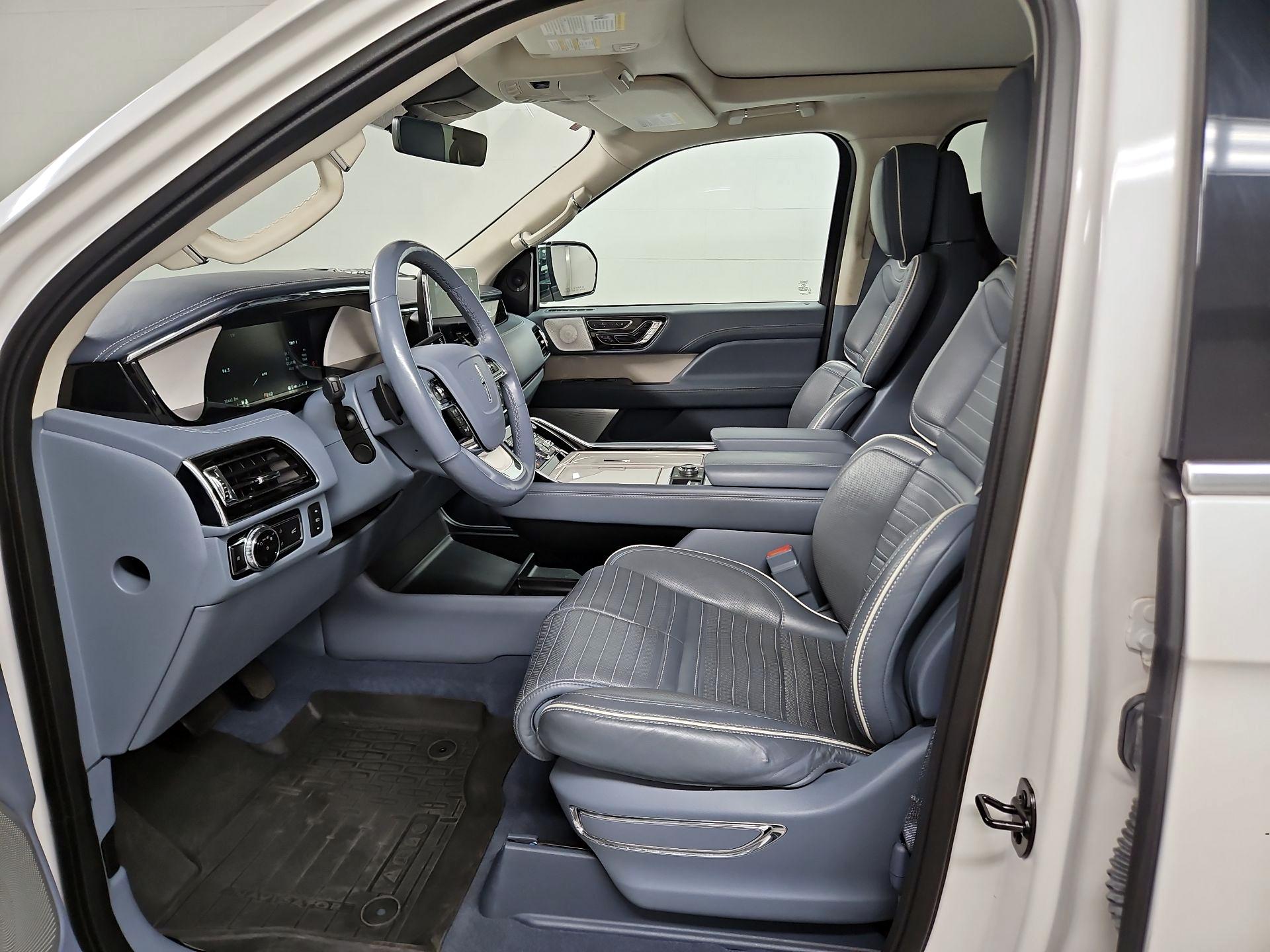 Thumbnail: 2019 Lincoln Navigator L - 11