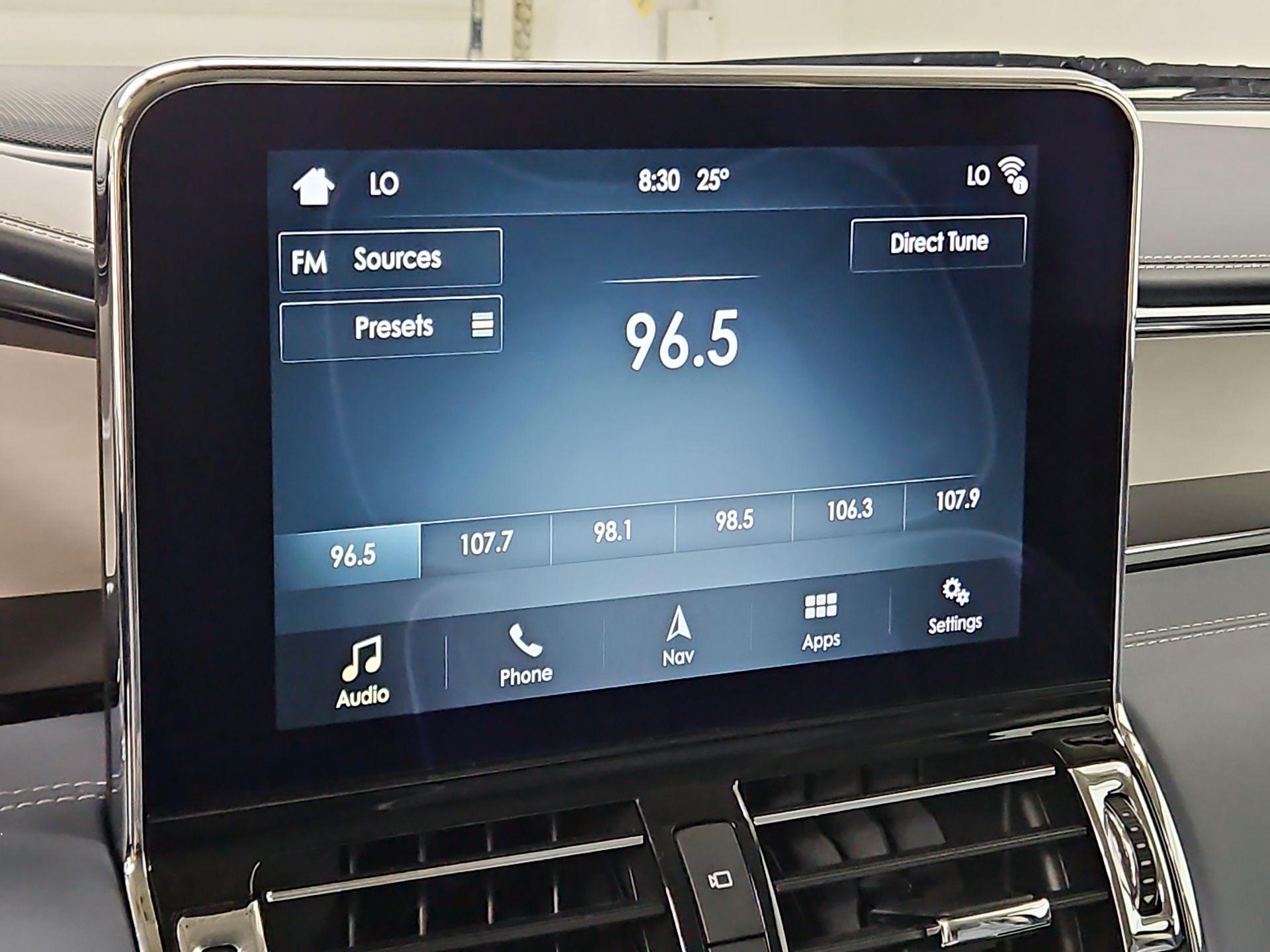 Thumbnail: 2019 Lincoln Navigator L - 16
