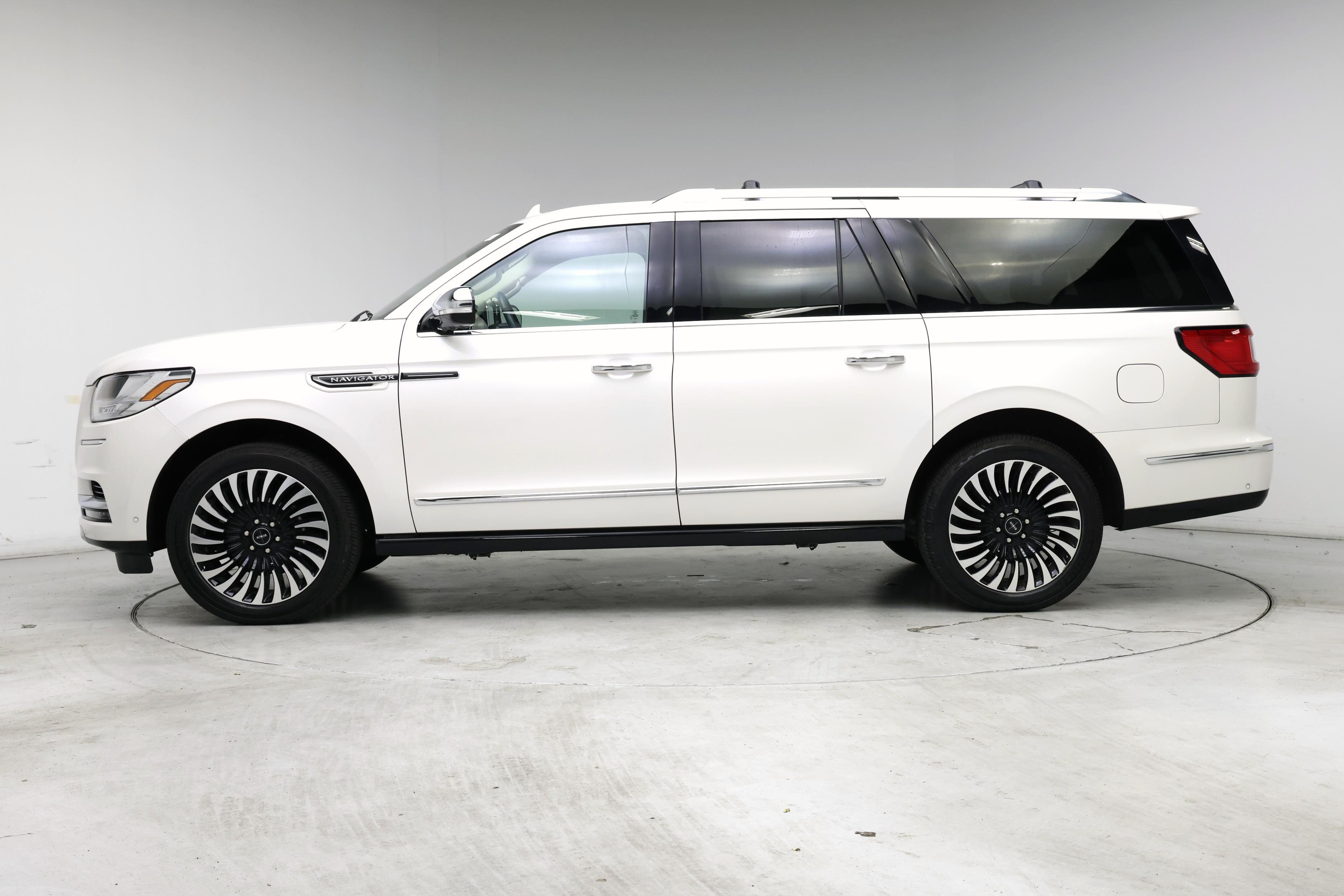 Thumbnail: 2019 Lincoln Navigator L - 3