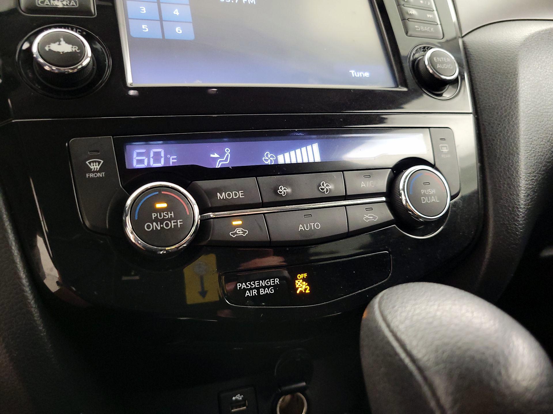 Thumbnail: 2015 Nissan Rogue - 17