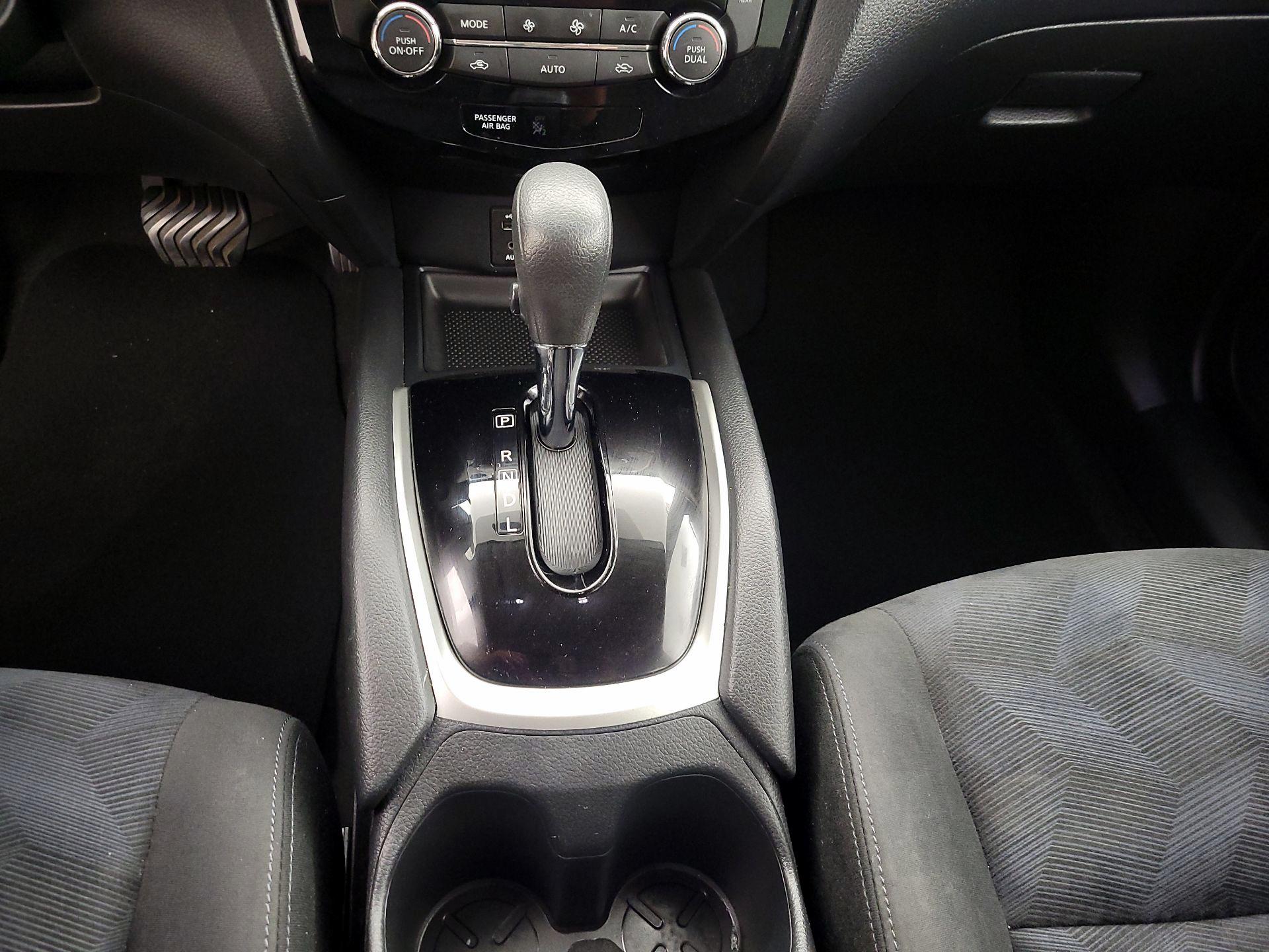 Thumbnail: 2015 Nissan Rogue - 18