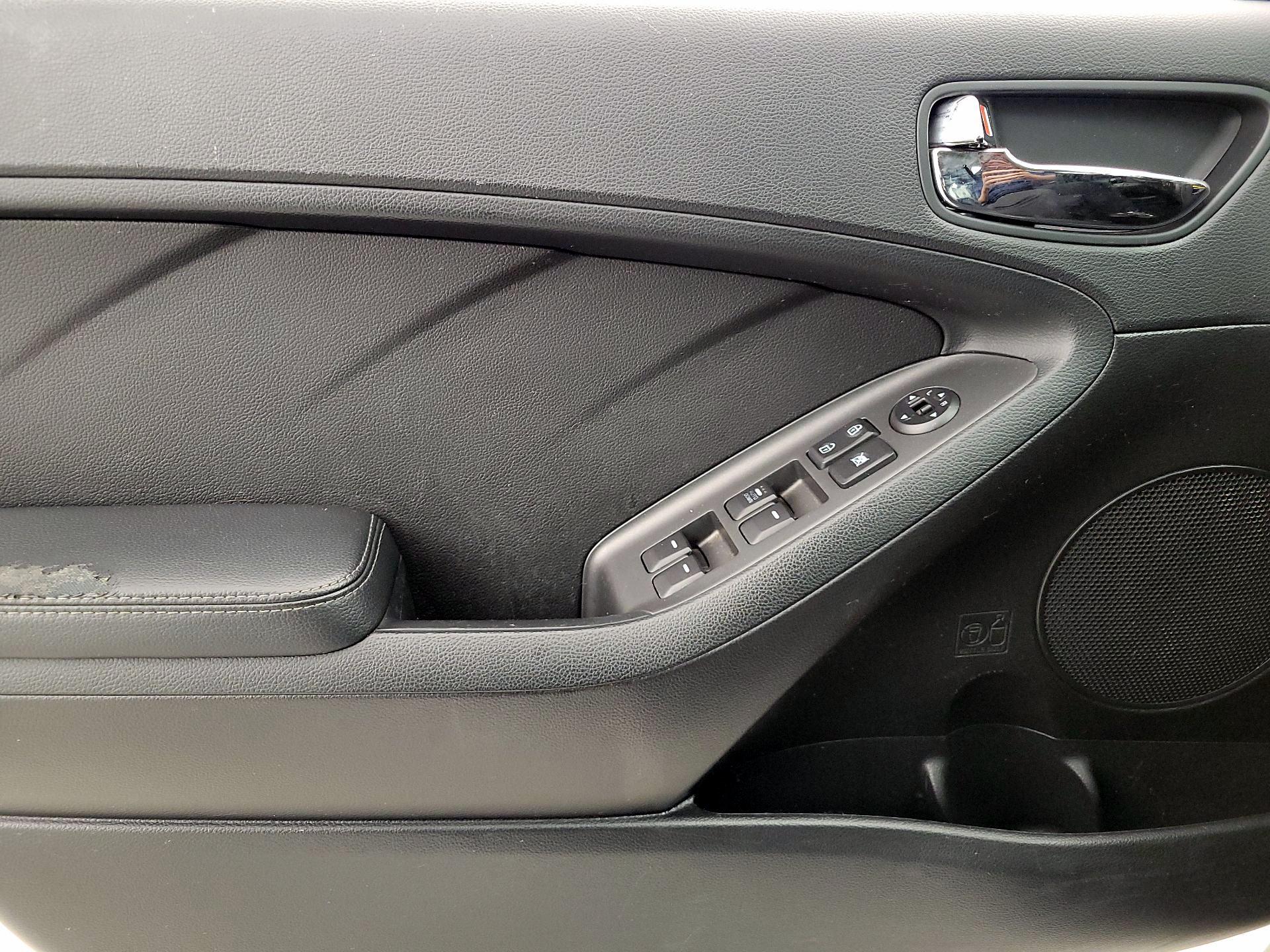 Thumbnail: 2016 Kia Forte - 12
