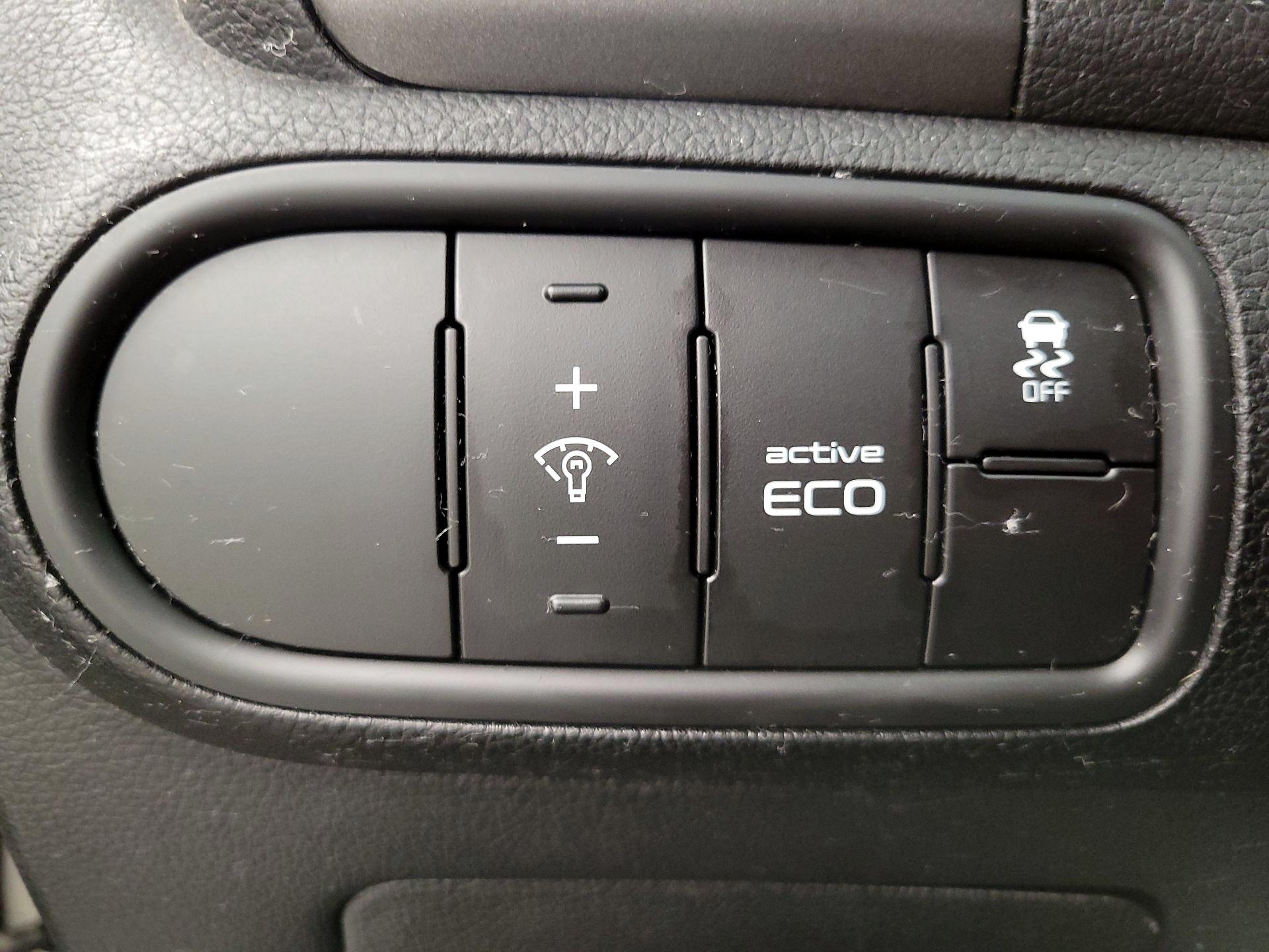 Thumbnail: 2016 Kia Forte - 13