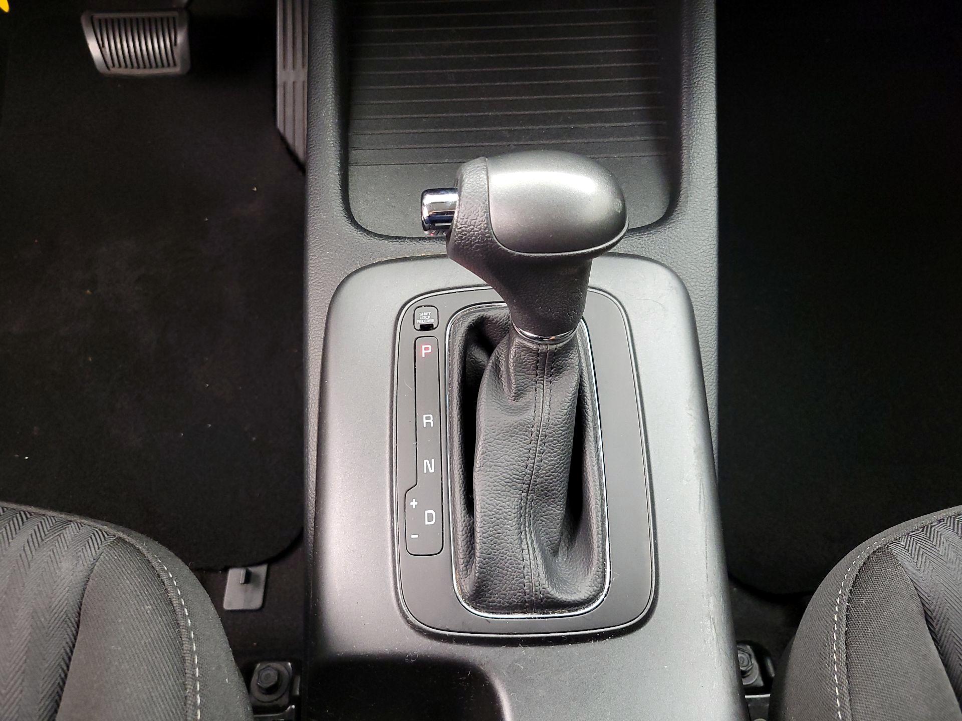 Thumbnail: 2016 Kia Forte - 16