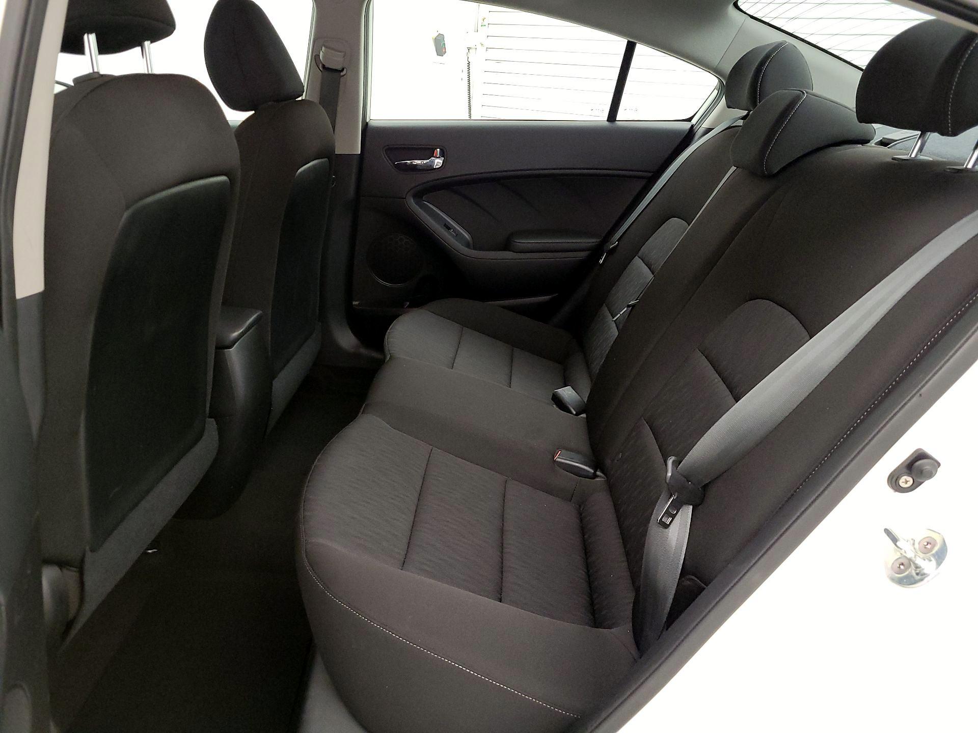Thumbnail: 2016 Kia Forte - 18