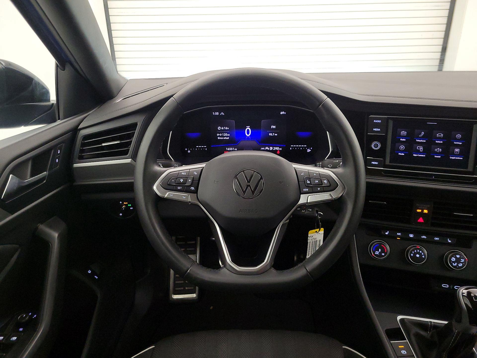 Thumbnail: 2024 Volkswagen Jetta - 10