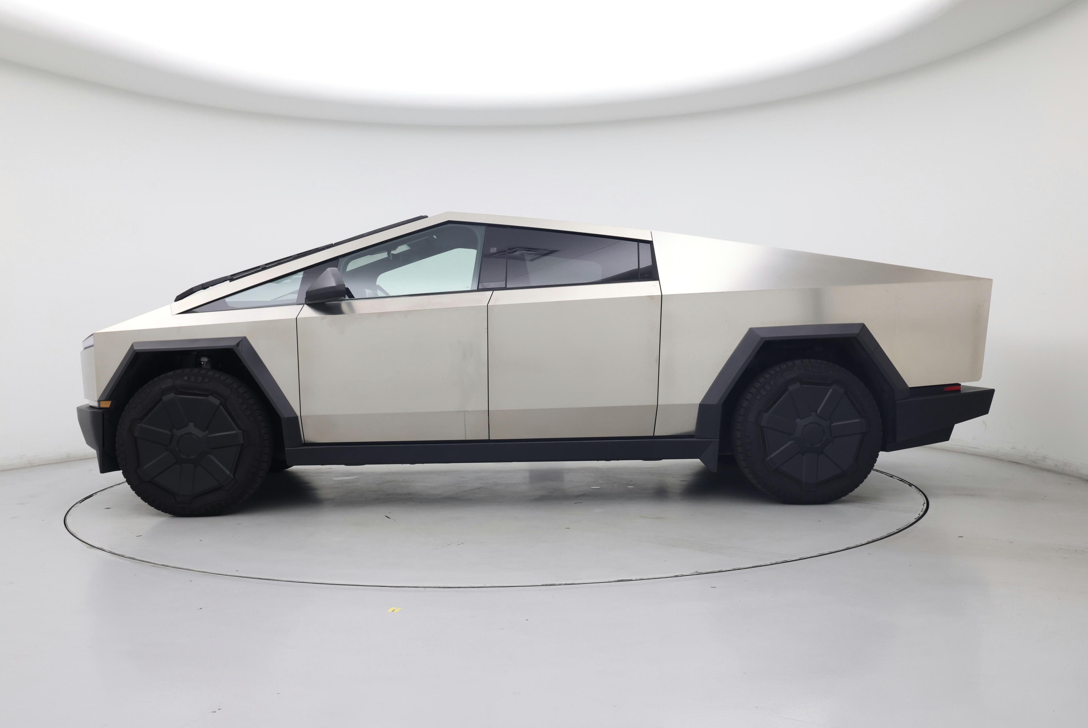 Thumbnail: 2025 Tesla Cybertruck - 3