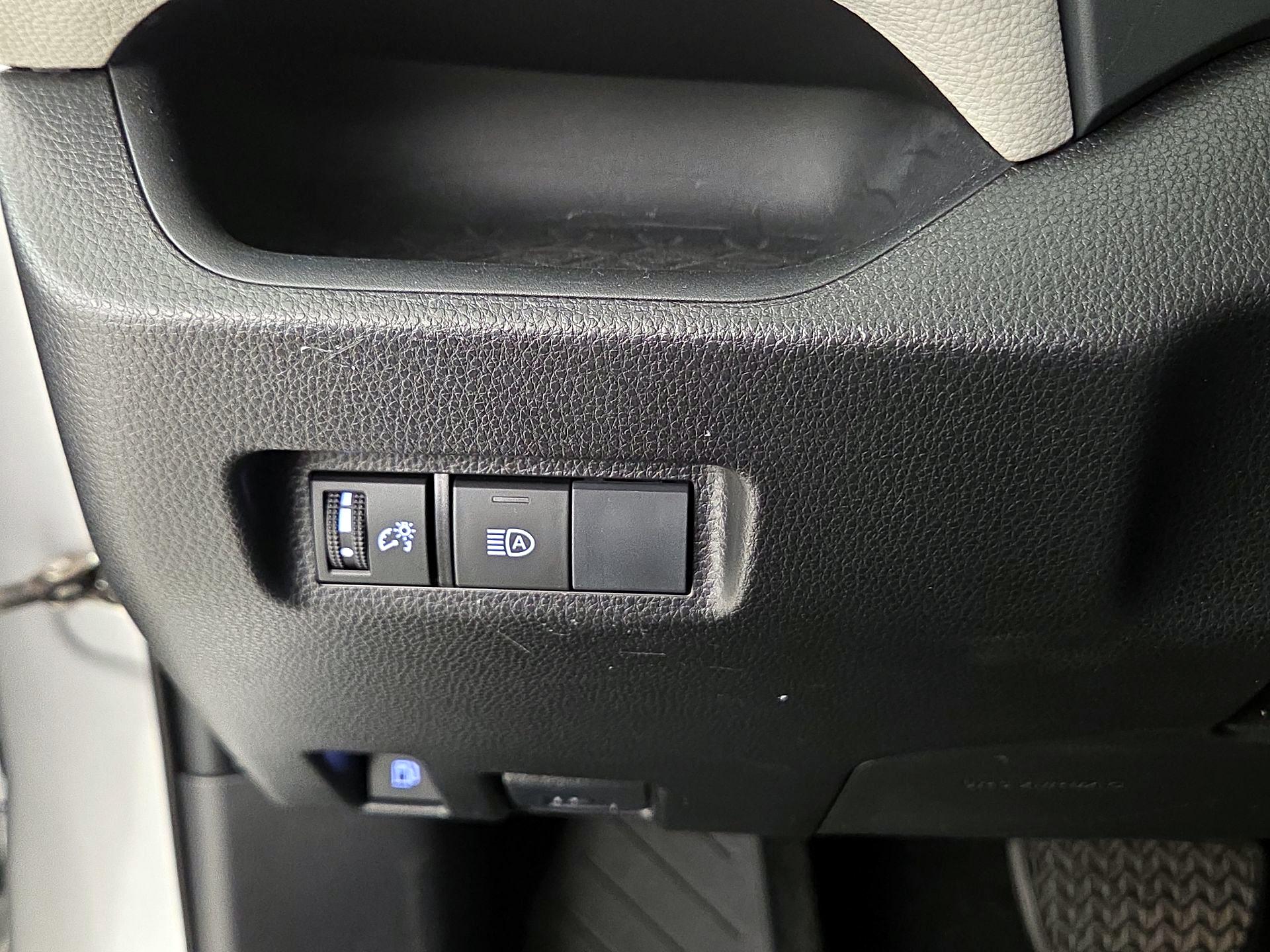 Thumbnail: 2019 Toyota RAV4 - 13