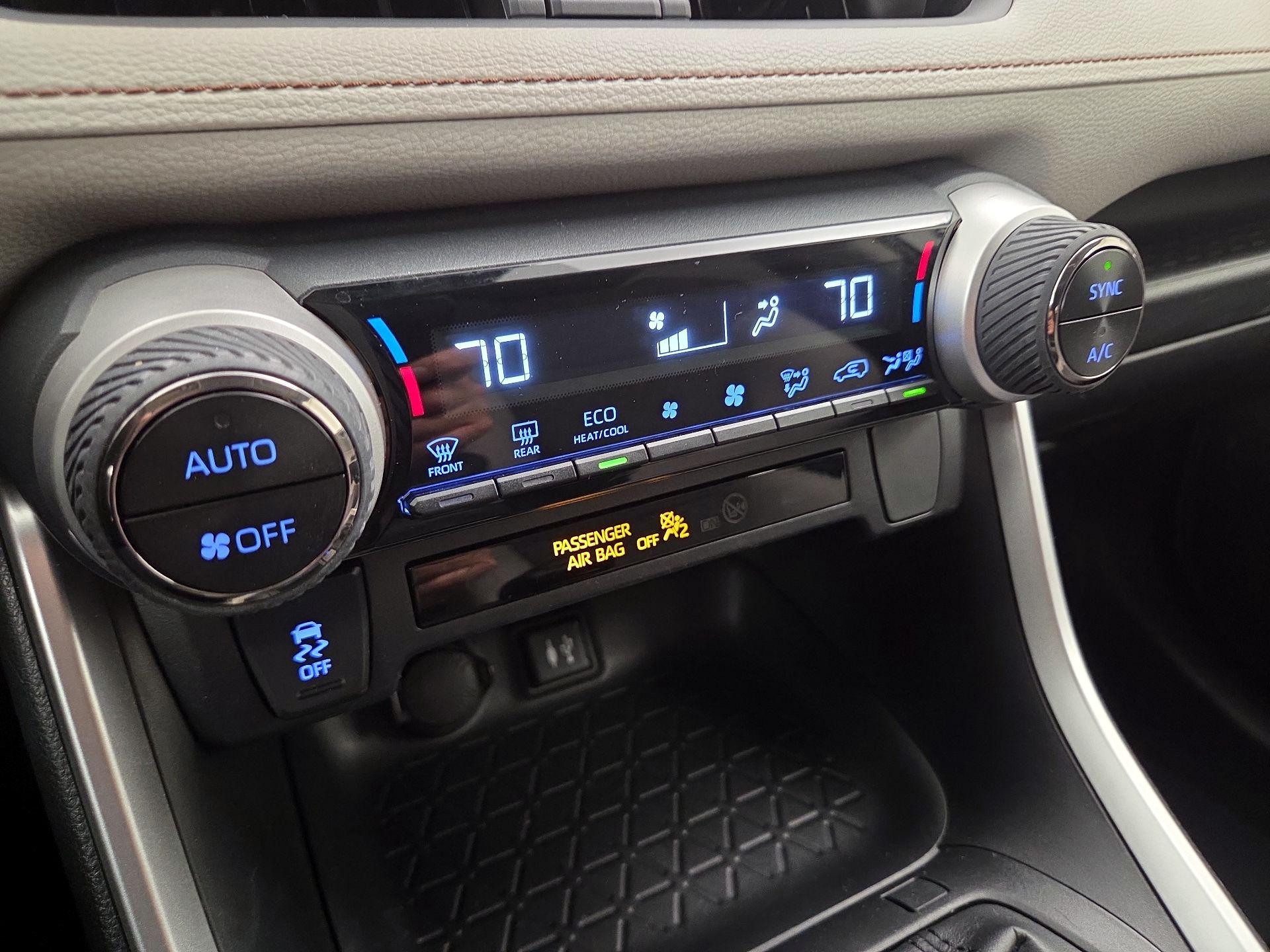 Thumbnail: 2019 Toyota RAV4 - 16