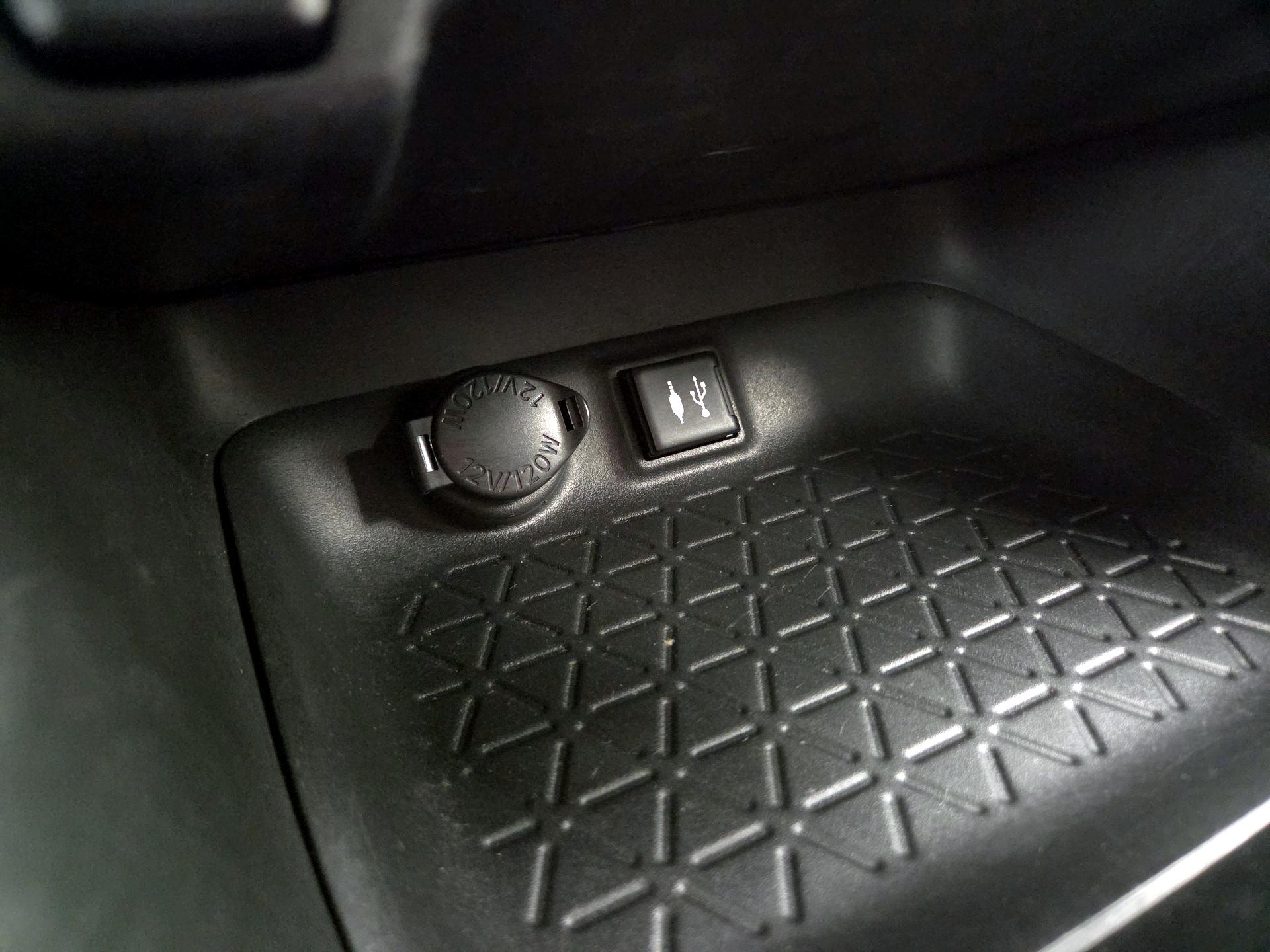 Thumbnail: 2019 Toyota RAV4 - 18