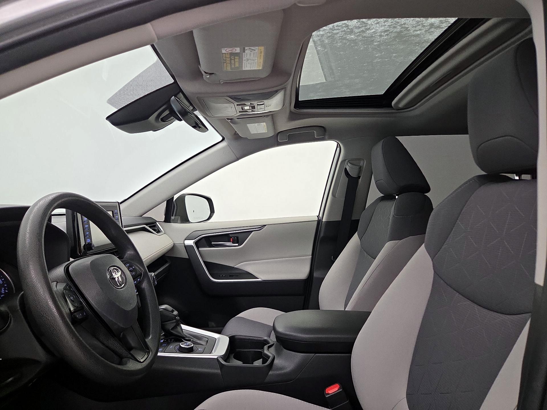 Thumbnail: 2019 Toyota RAV4 - 19