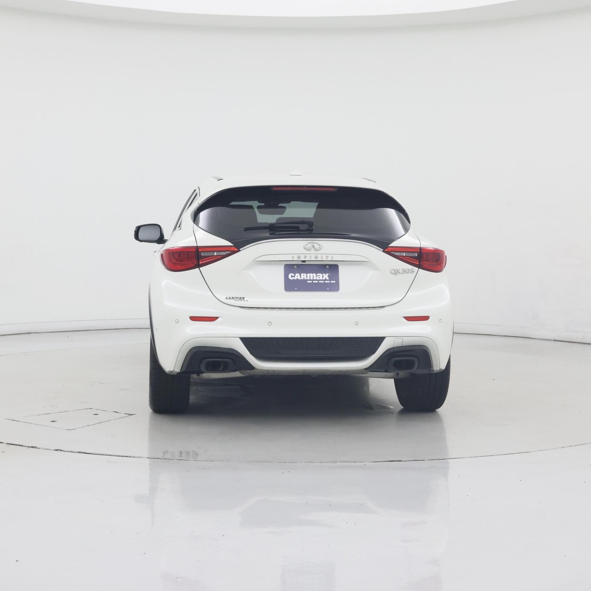 Thumbnail: 2017 INFINITI QX30 - 6
