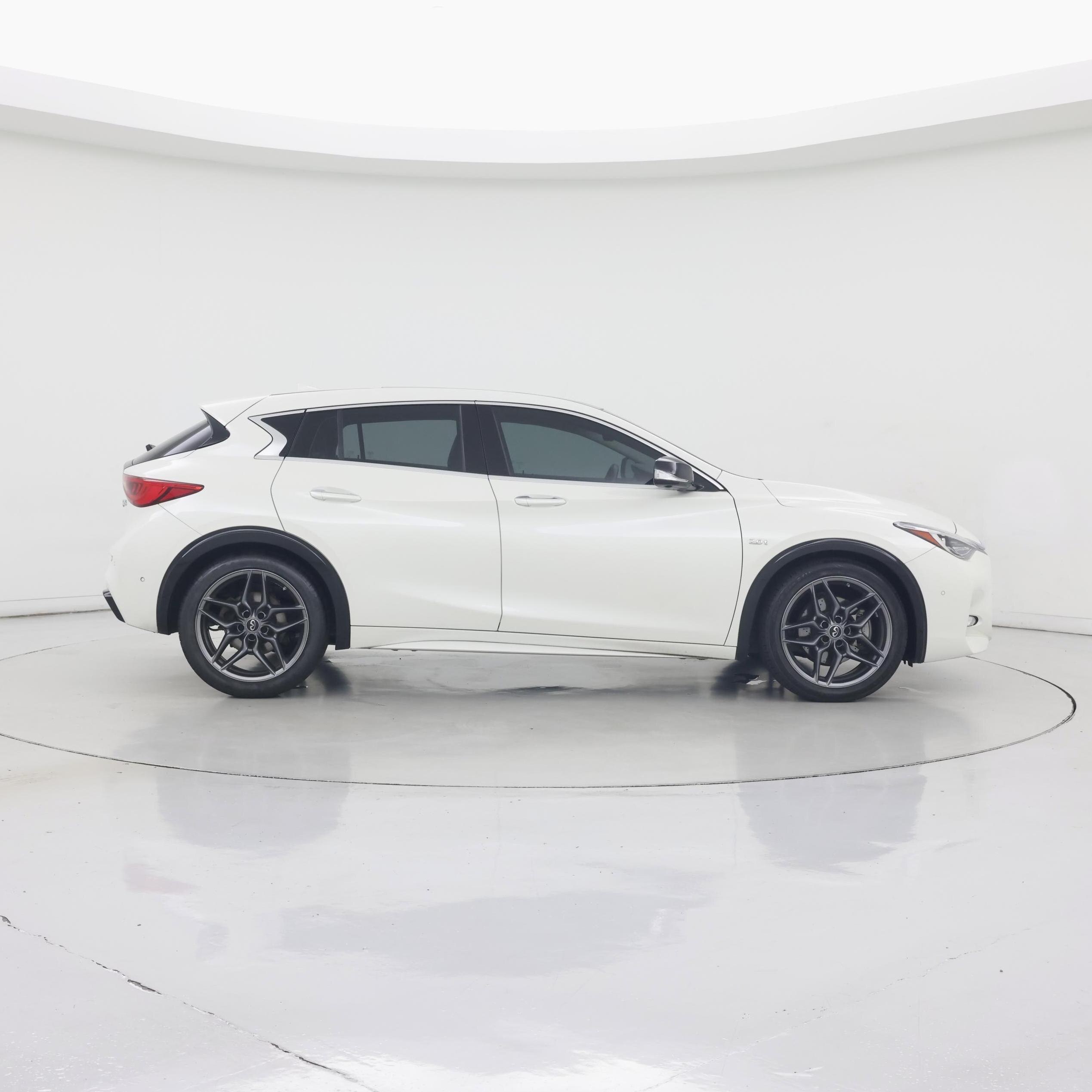 Thumbnail: 2017 INFINITI QX30 - 7