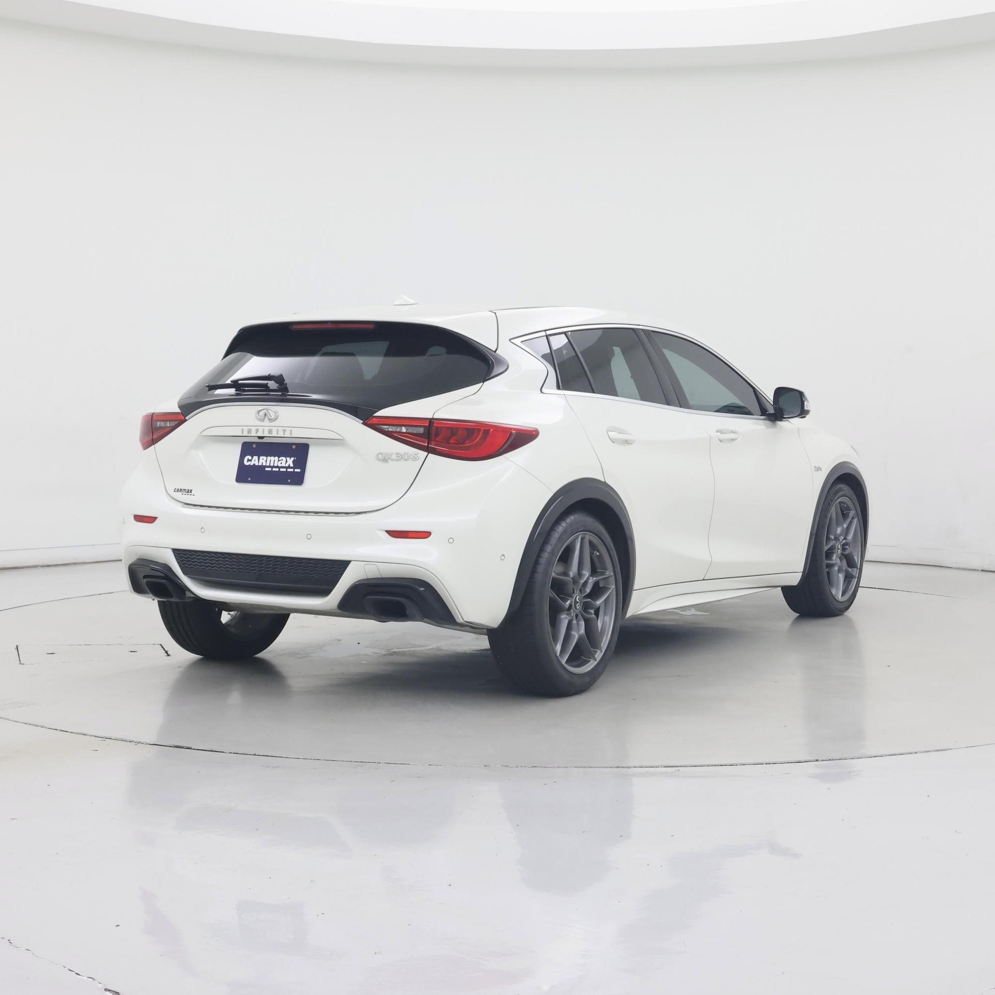 Thumbnail: 2017 INFINITI QX30 - 8