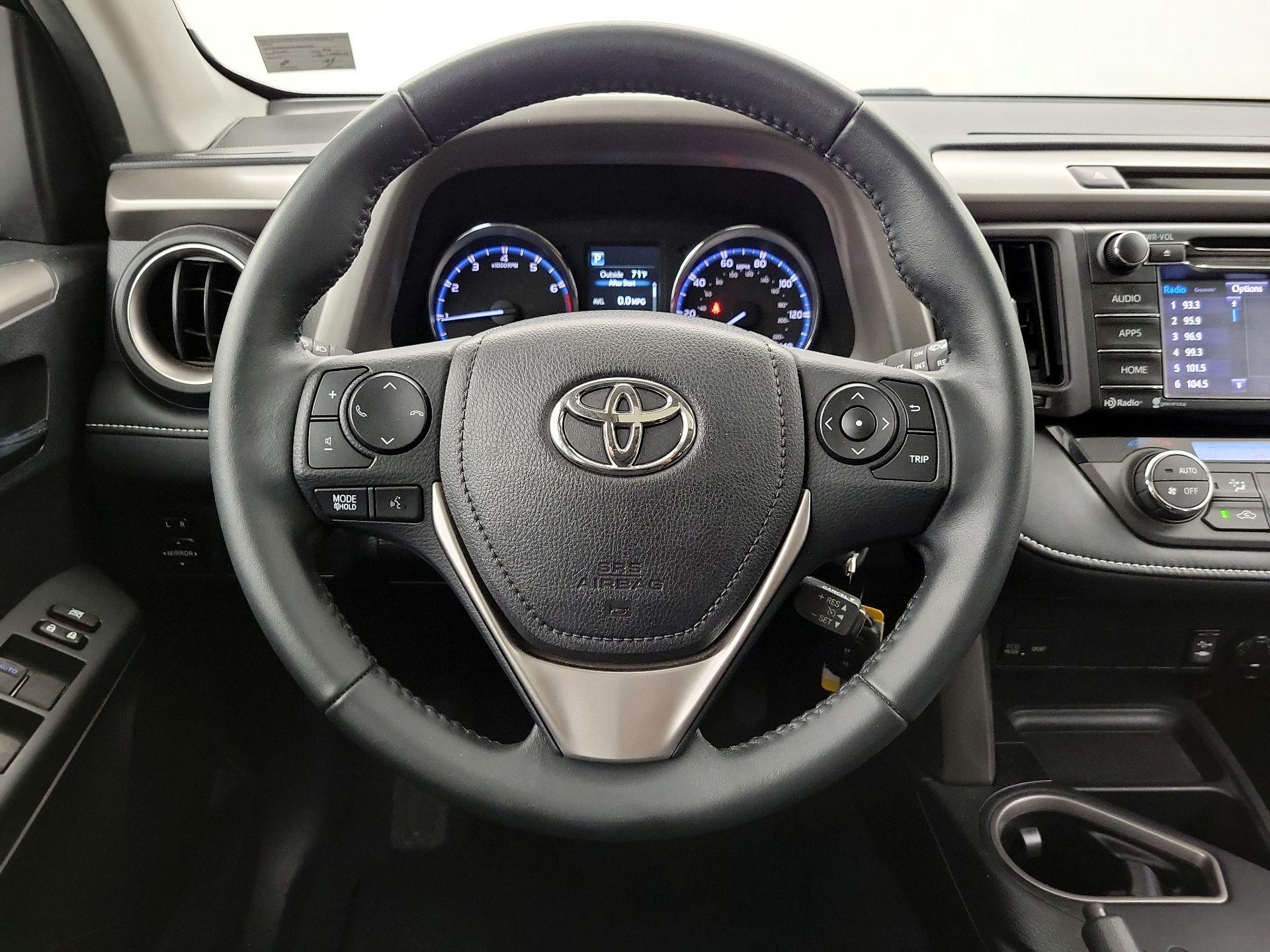 Thumbnail: 2016 Toyota RAV4 - 10