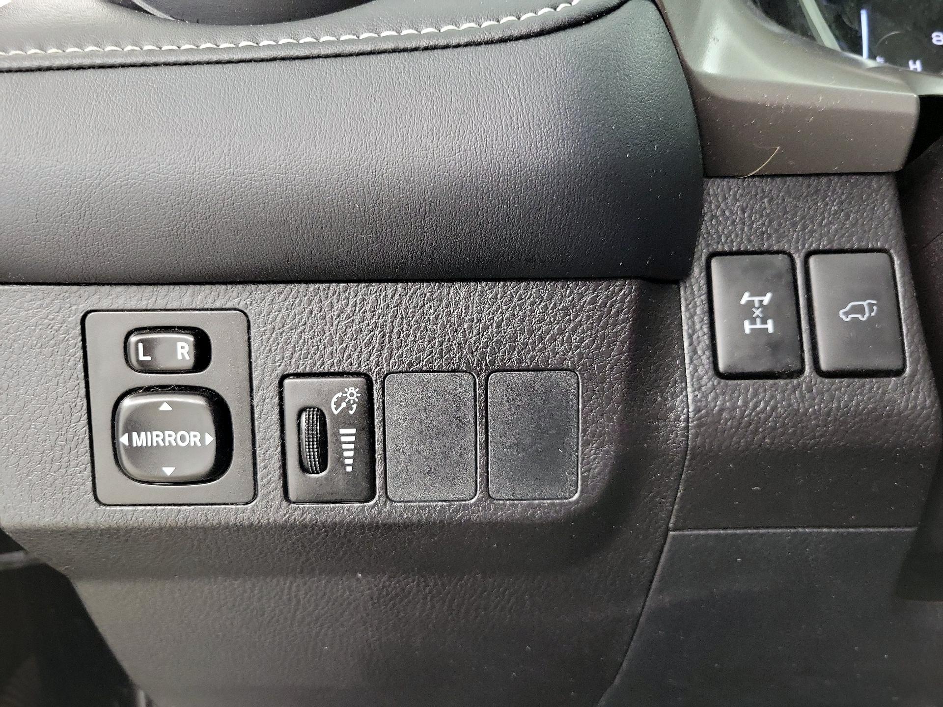 Thumbnail: 2016 Toyota RAV4 - 13