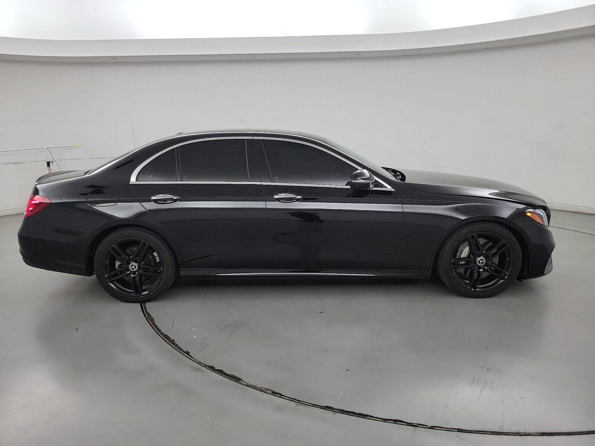 Thumbnail: 2018 Mercedes-Benz E-Class - 4