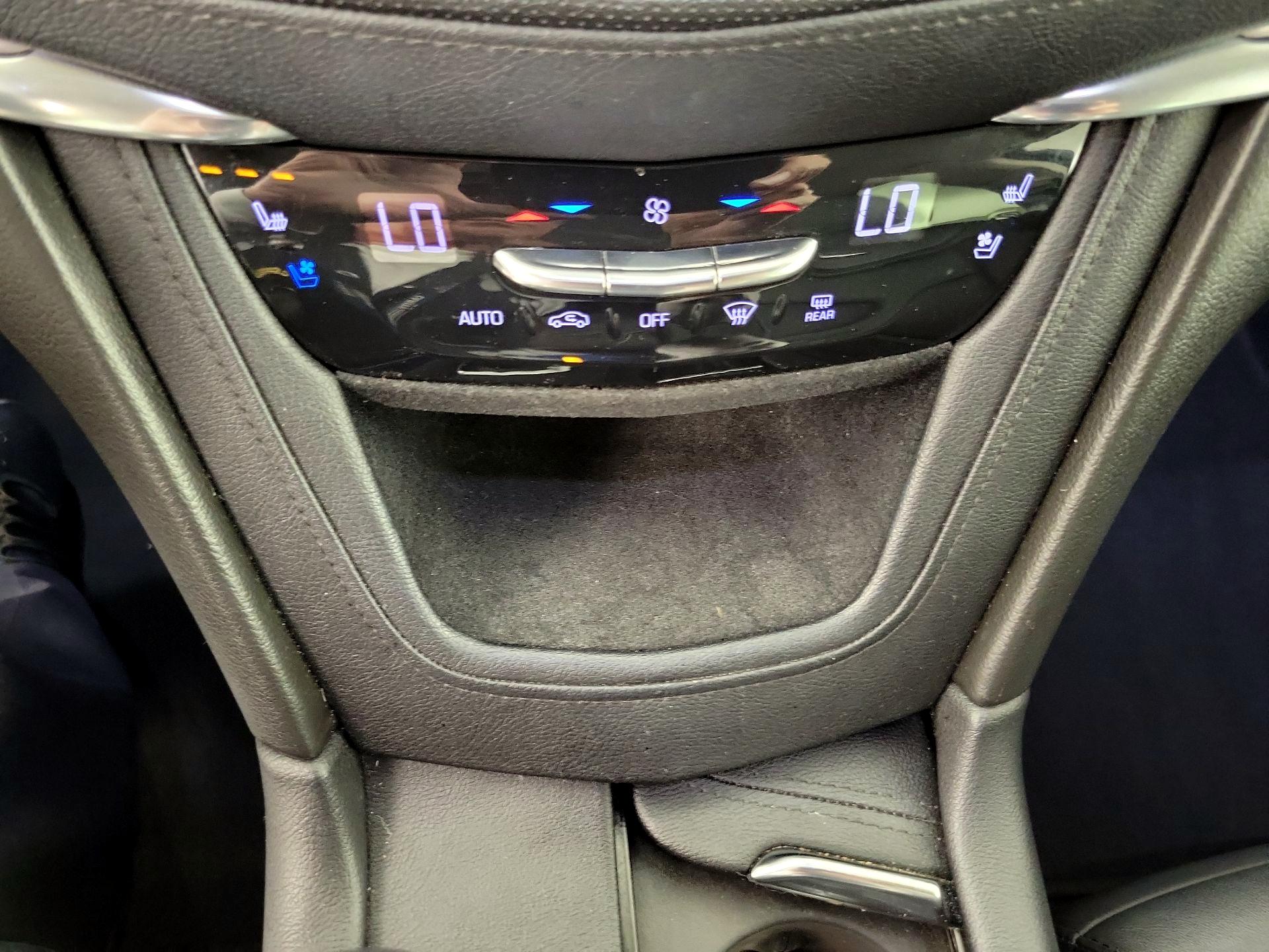 Thumbnail: 2019 Cadillac XT5 - 17
