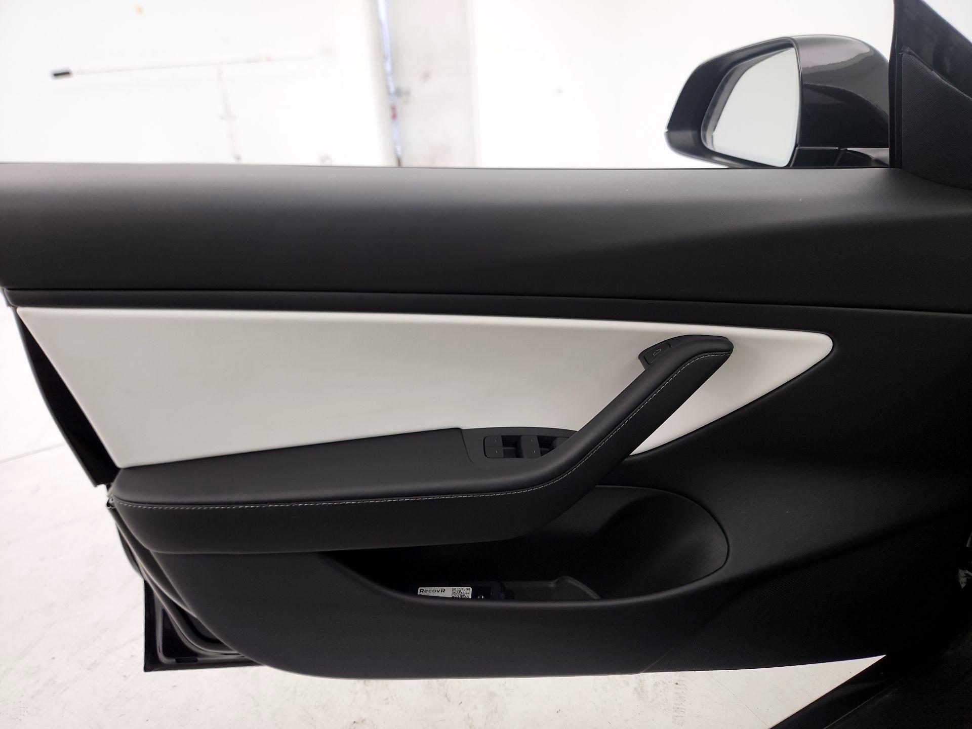 Thumbnail: 2021 Tesla Model 3 - 12