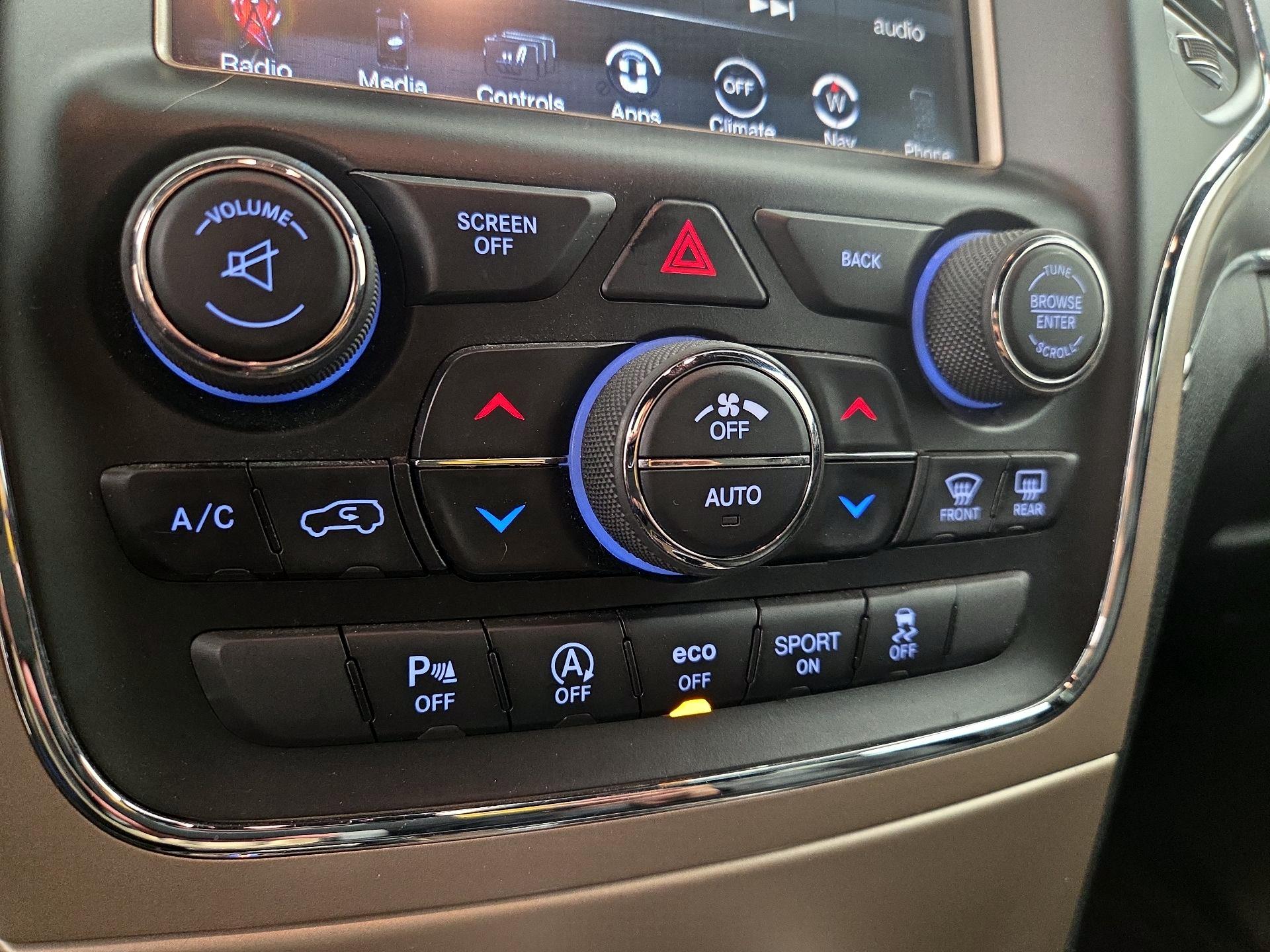 Thumbnail: 2016 Jeep Grand Cherokee - 17