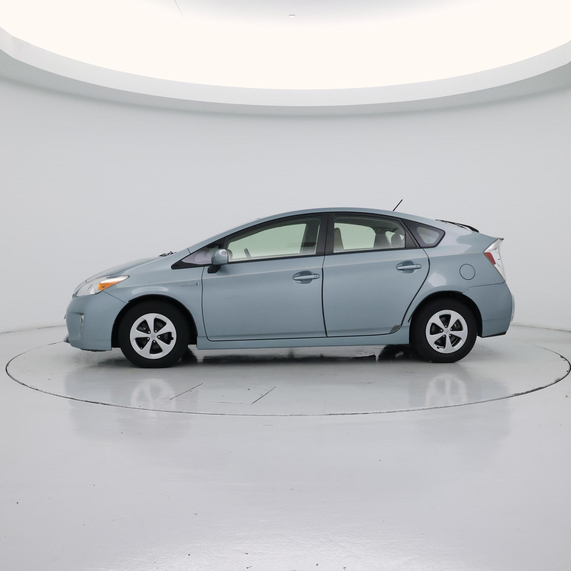 Thumbnail: 2015 Toyota Prius - 3