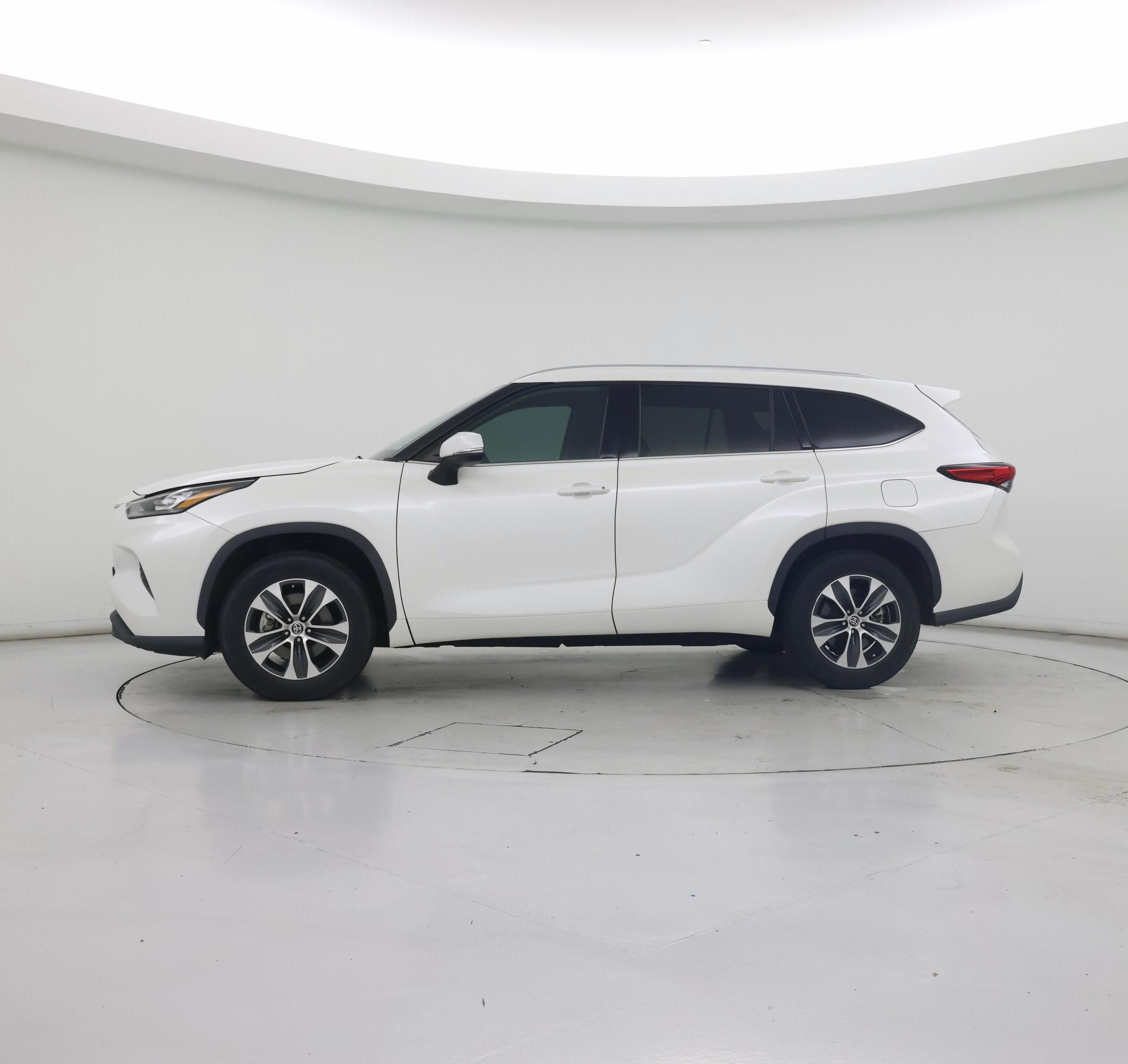 Thumbnail: 2020 Toyota Highlander - 3