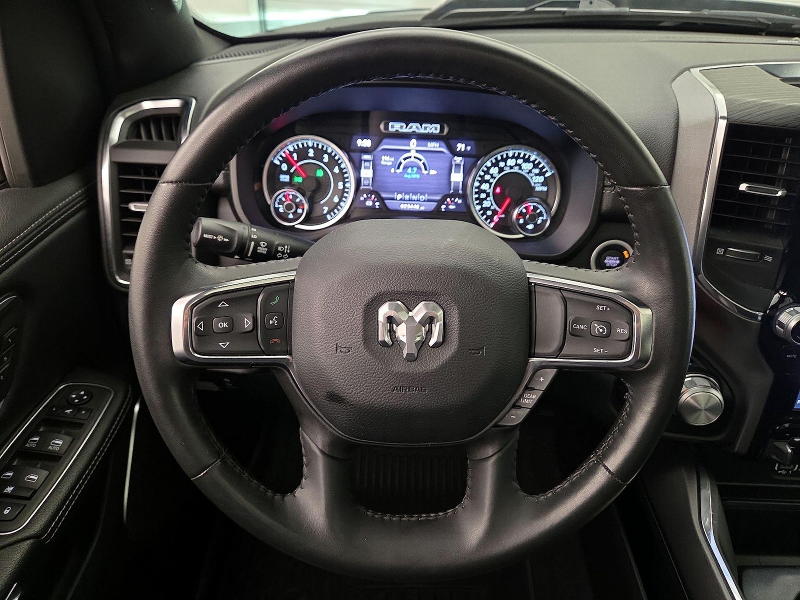 2024 RAM Ram 1500 Pickup Laramie - Photo 11