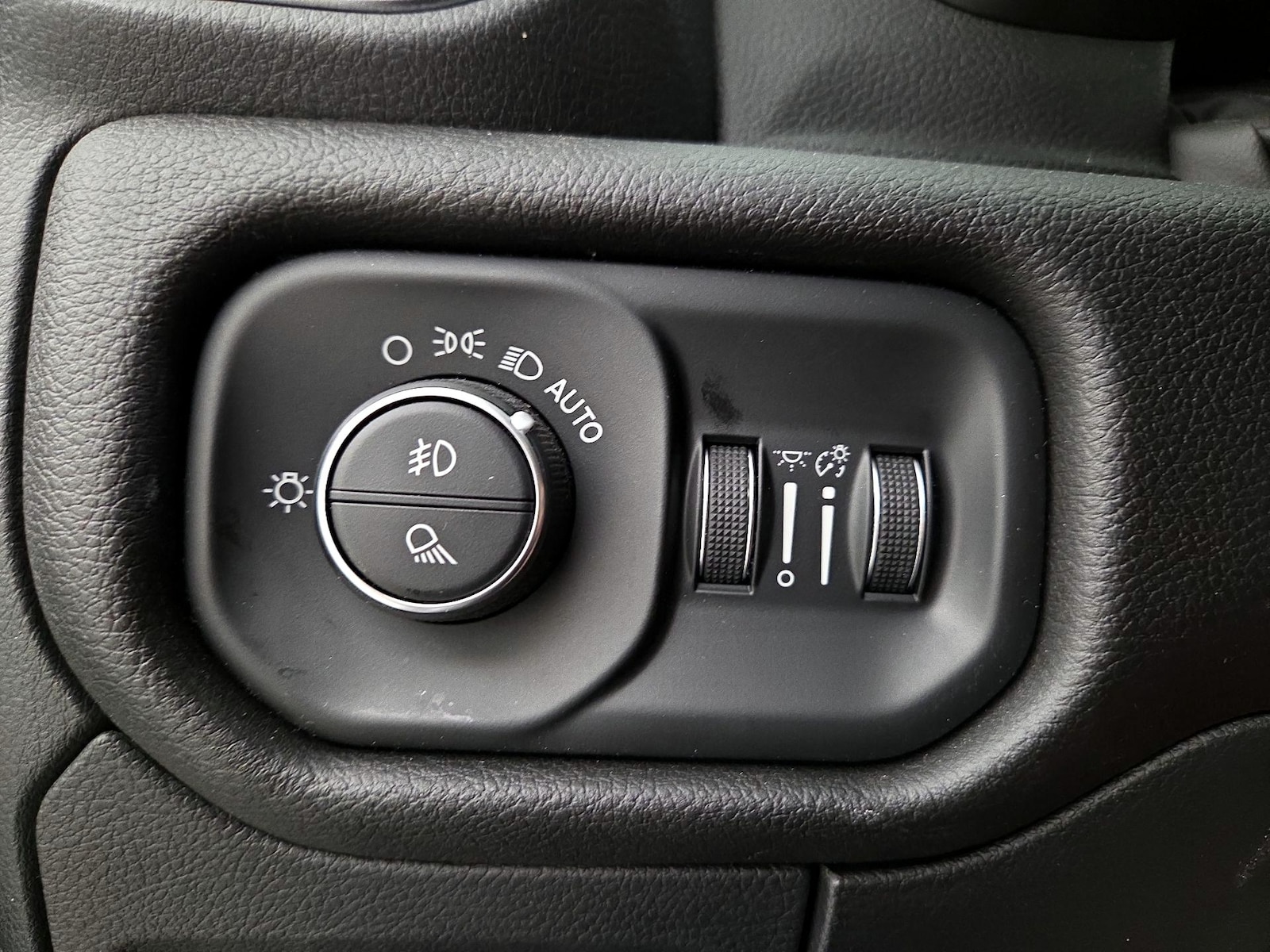2024 RAM Ram 1500 Pickup Laramie - Photo 14