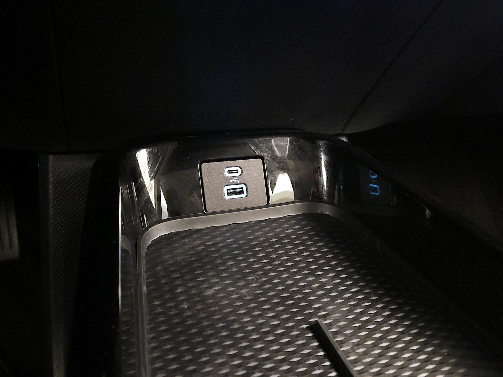 2022 Ford Mustang Mach-E Select AWD - Photo 18