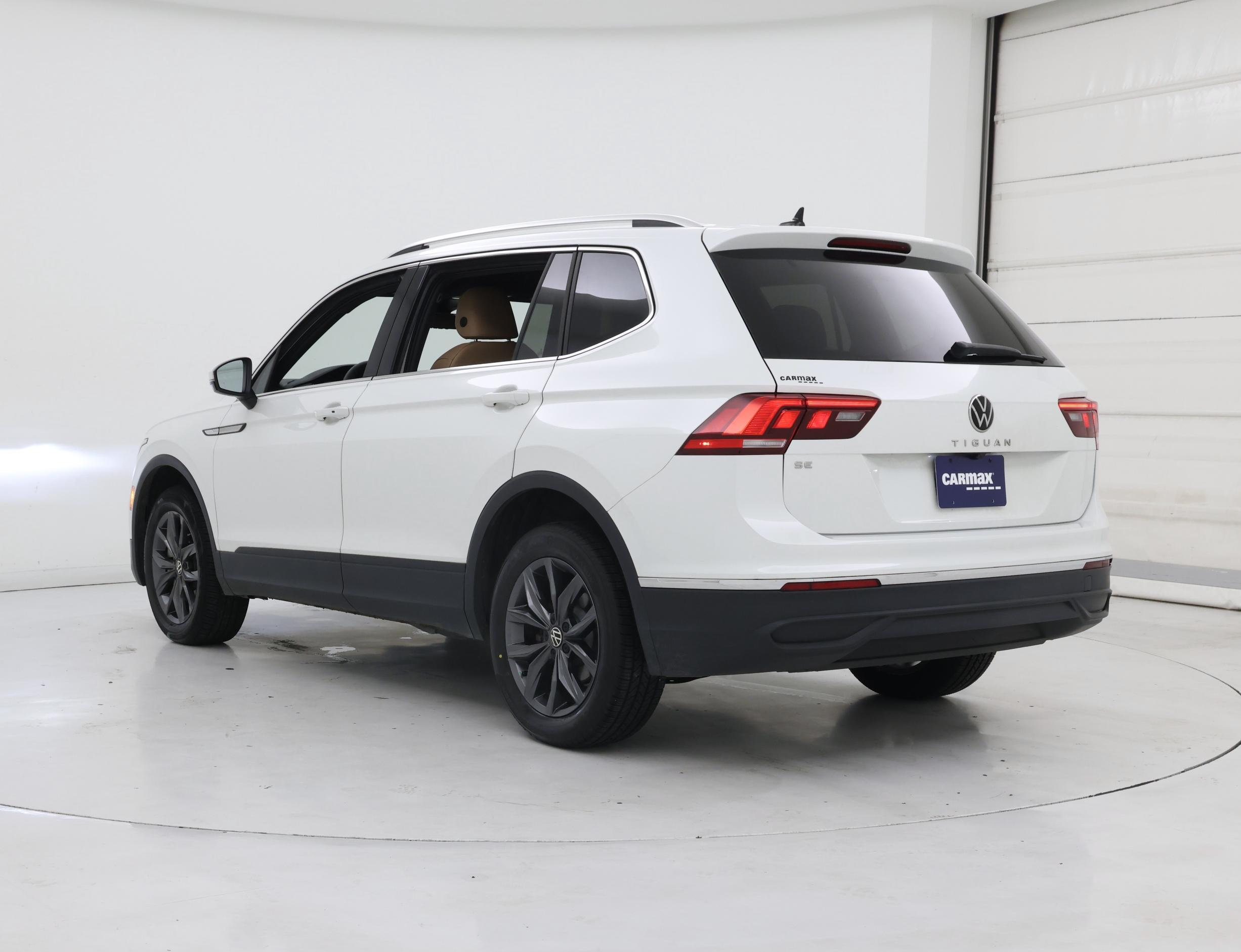 Thumbnail: 2023 Volkswagen Tiguan - 2