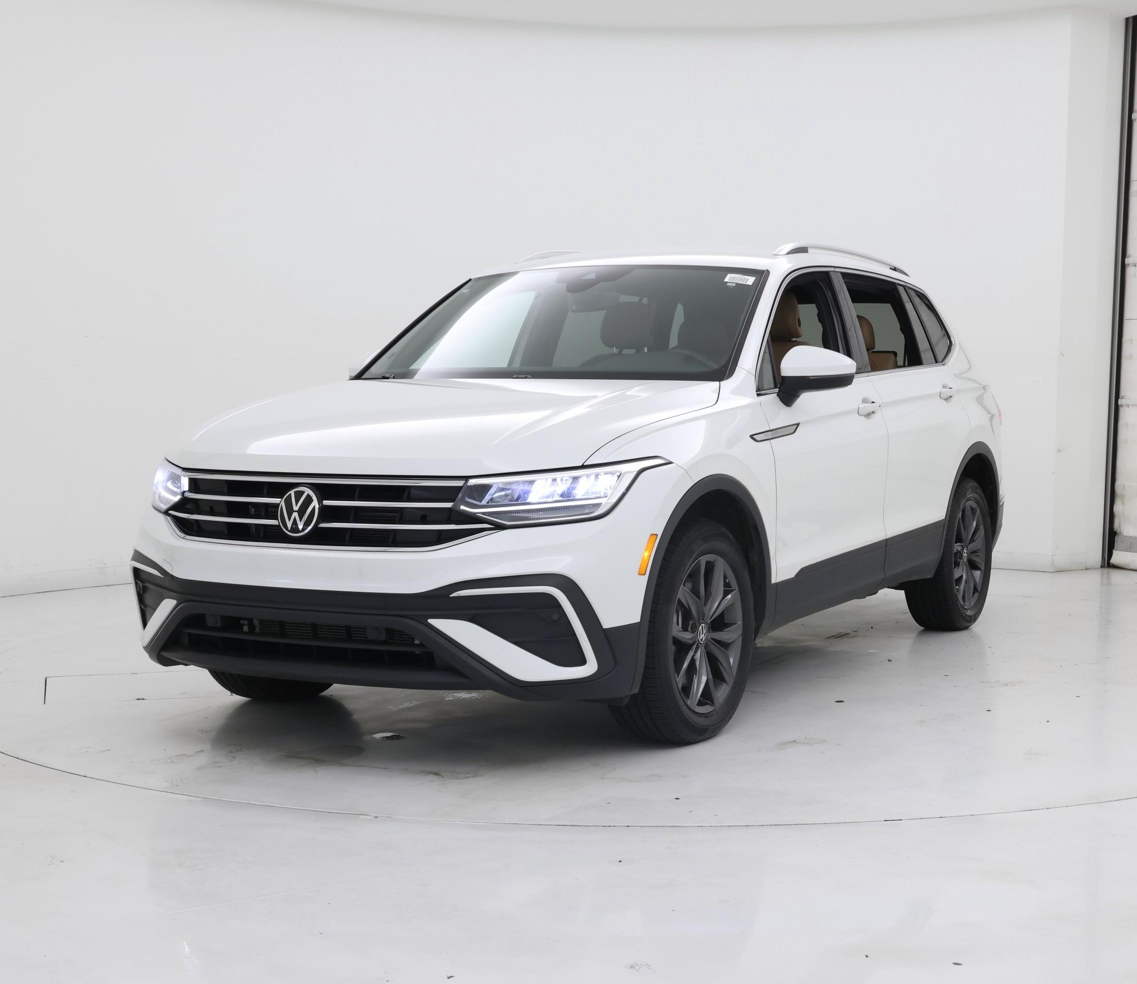 Thumbnail: 2023 Volkswagen Tiguan - 4