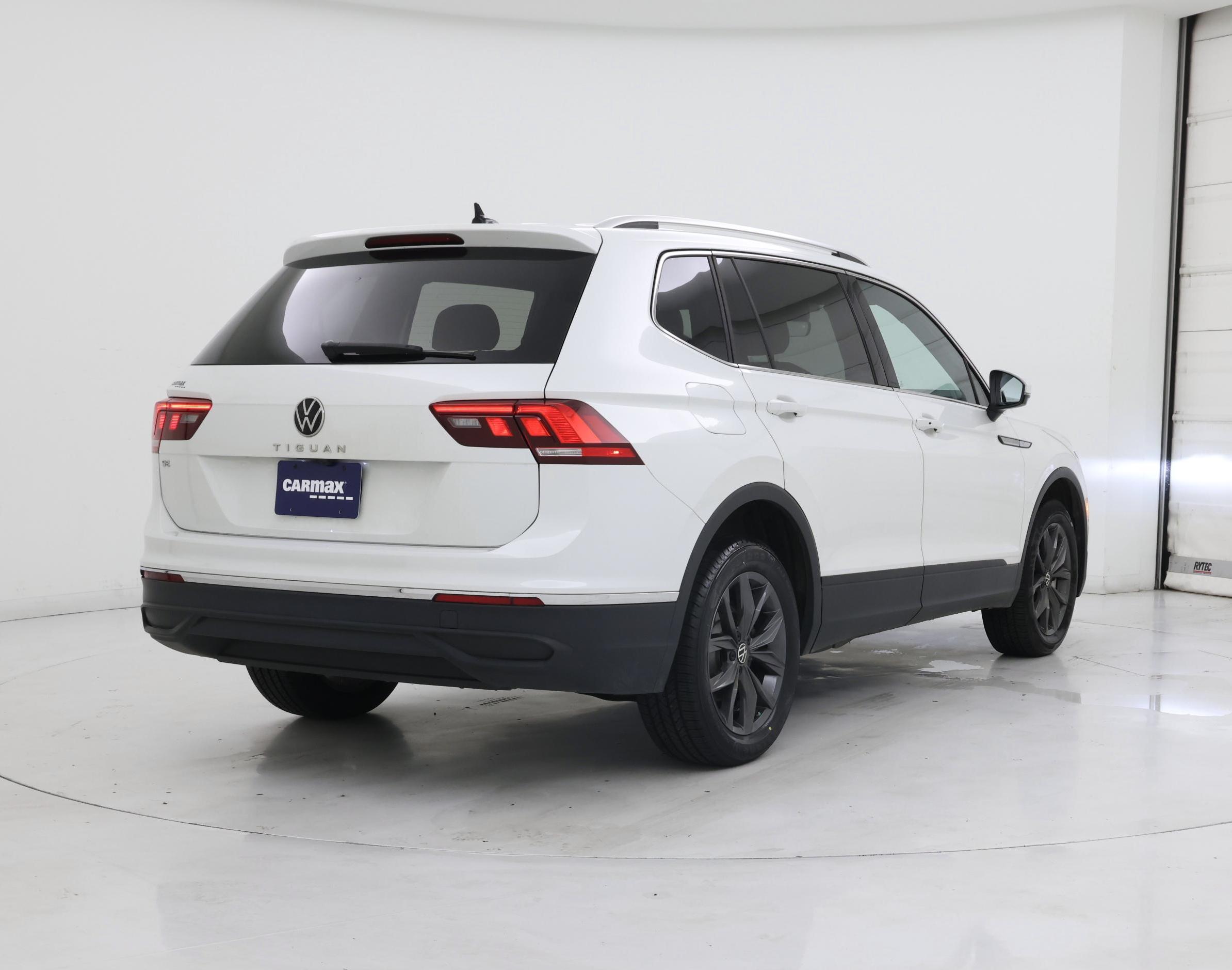 Thumbnail: 2023 Volkswagen Tiguan - 8
