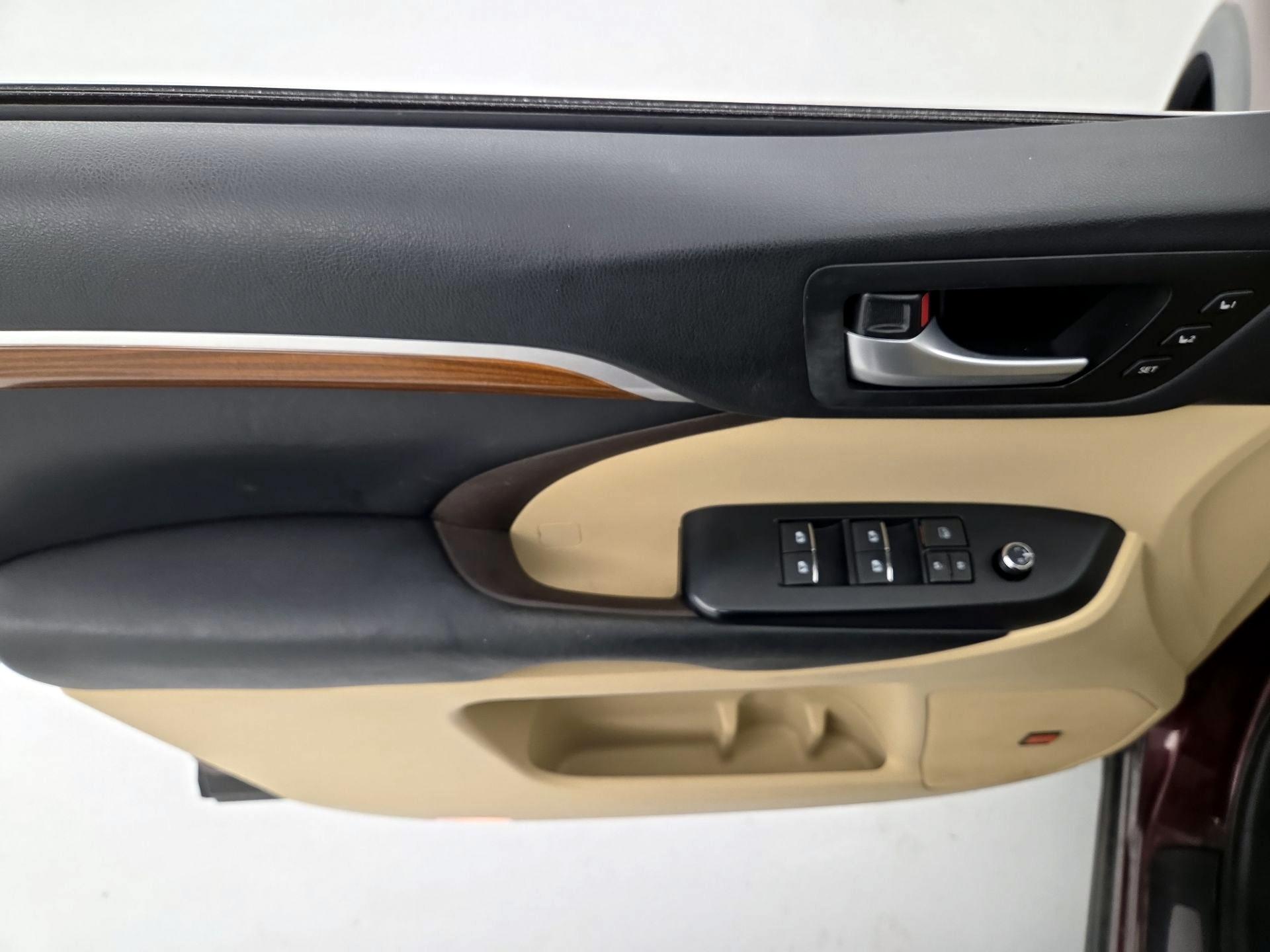 Thumbnail: 2018 Toyota Highlander - 12
