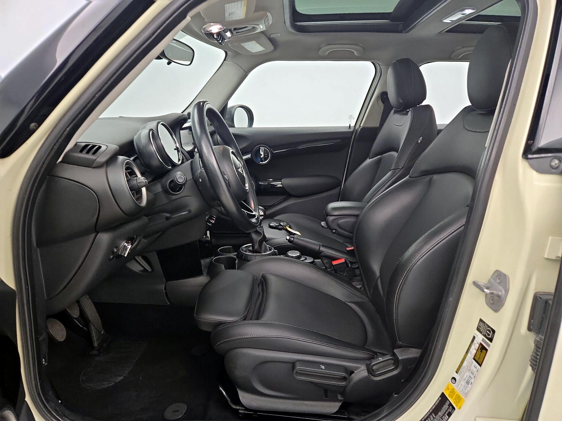 Thumbnail: 2015 MINI Cooper Hardtop - 11