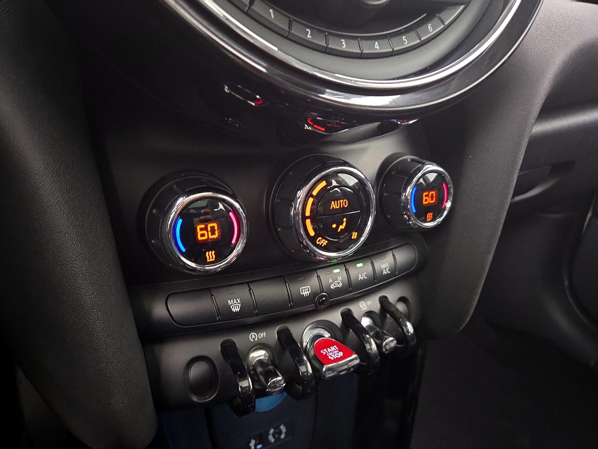 Thumbnail: 2015 MINI Cooper Hardtop - 16