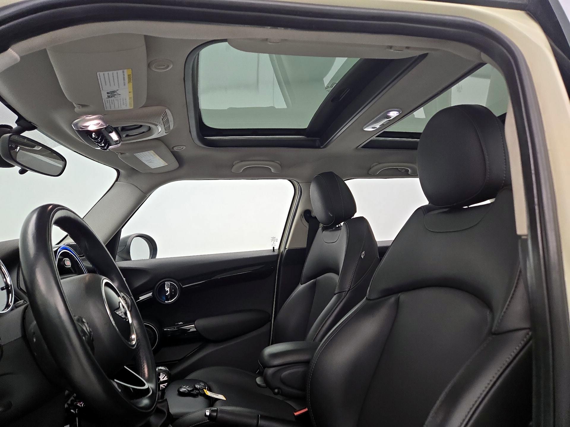 Thumbnail: 2015 MINI Cooper Hardtop - 19