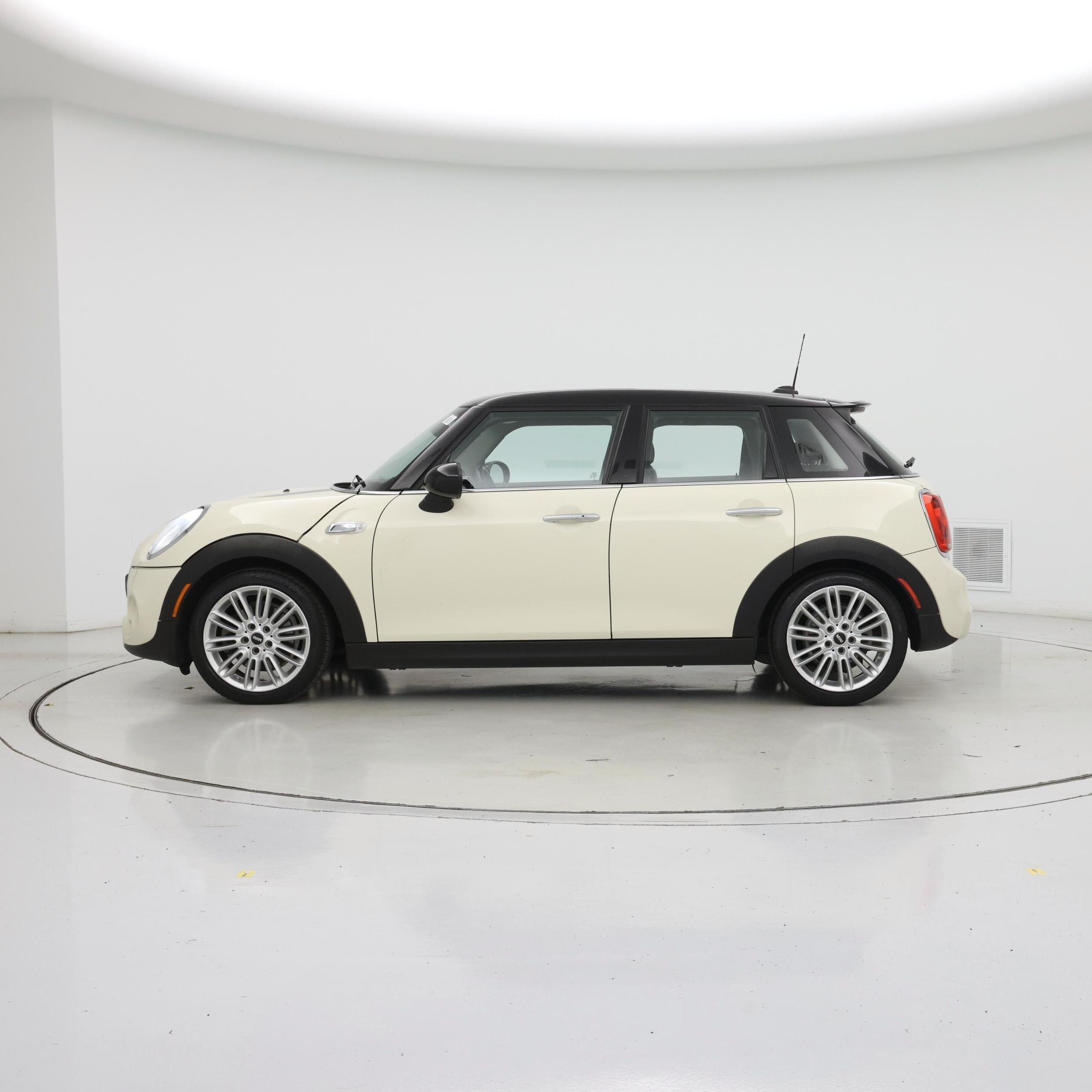 Thumbnail: 2015 MINI Cooper Hardtop - 3