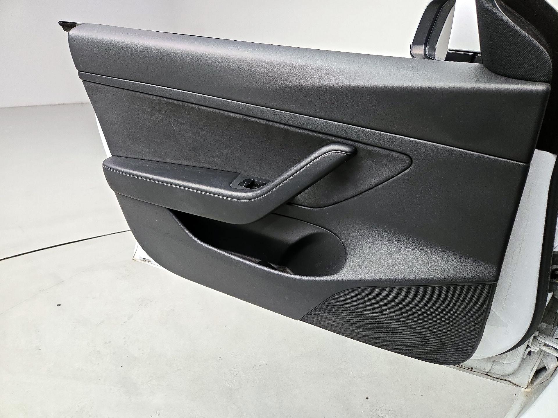 Thumbnail: 2021 Tesla Model 3 - 12