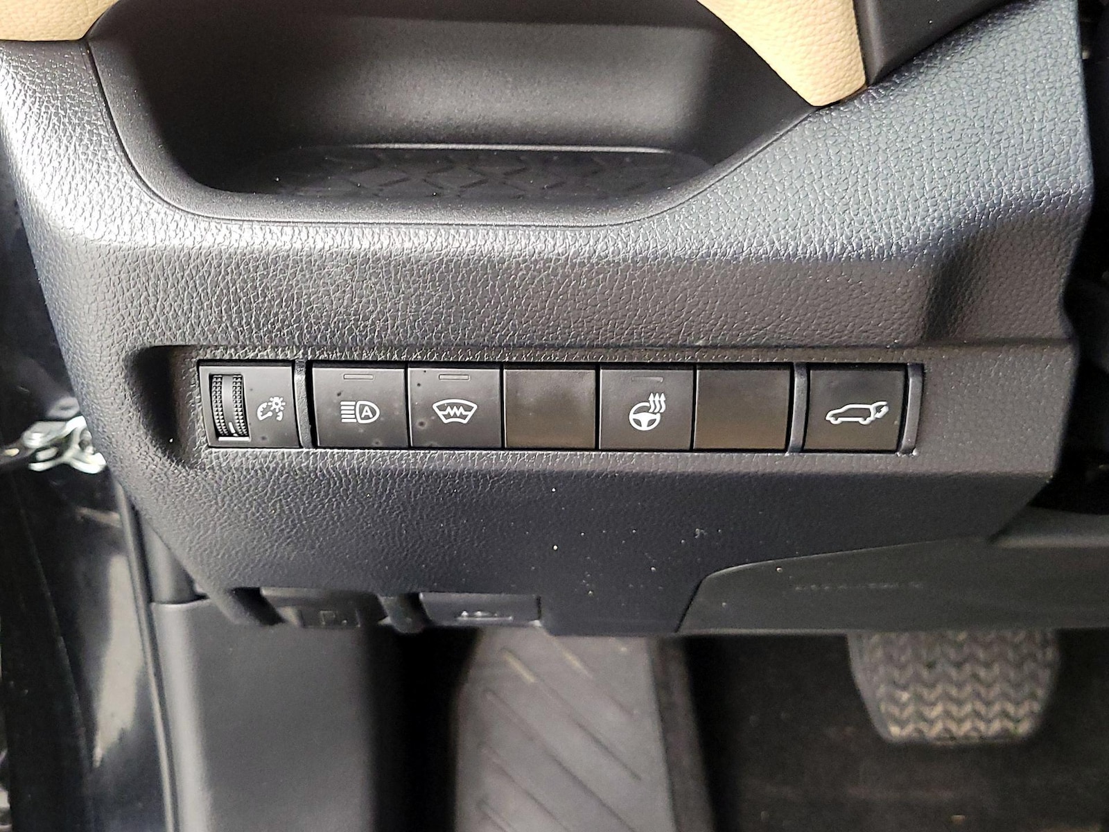 2023 Toyota RAV4 XLE Premium - Photo 14