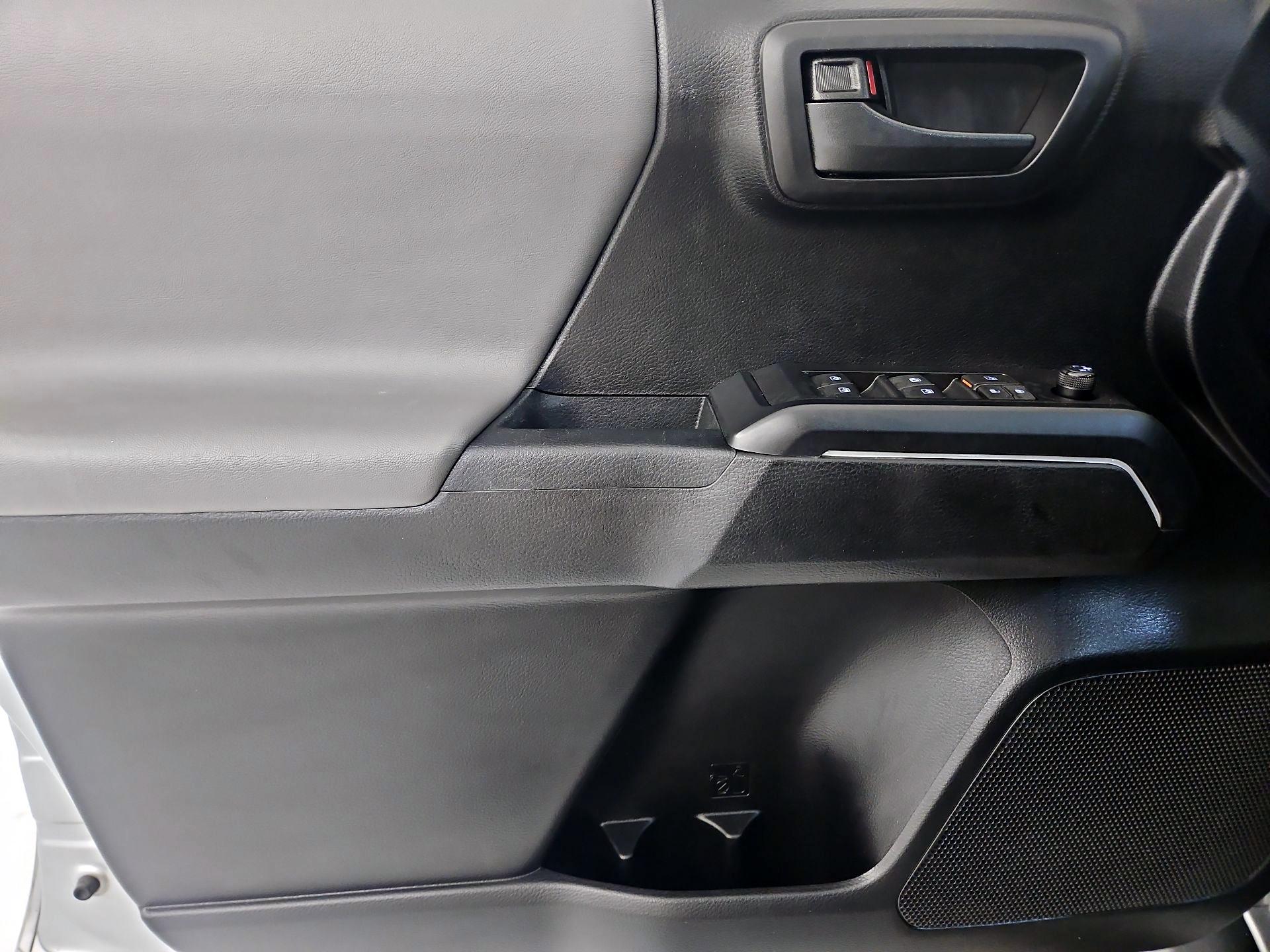Thumbnail: 2022 Toyota Tacoma - 10