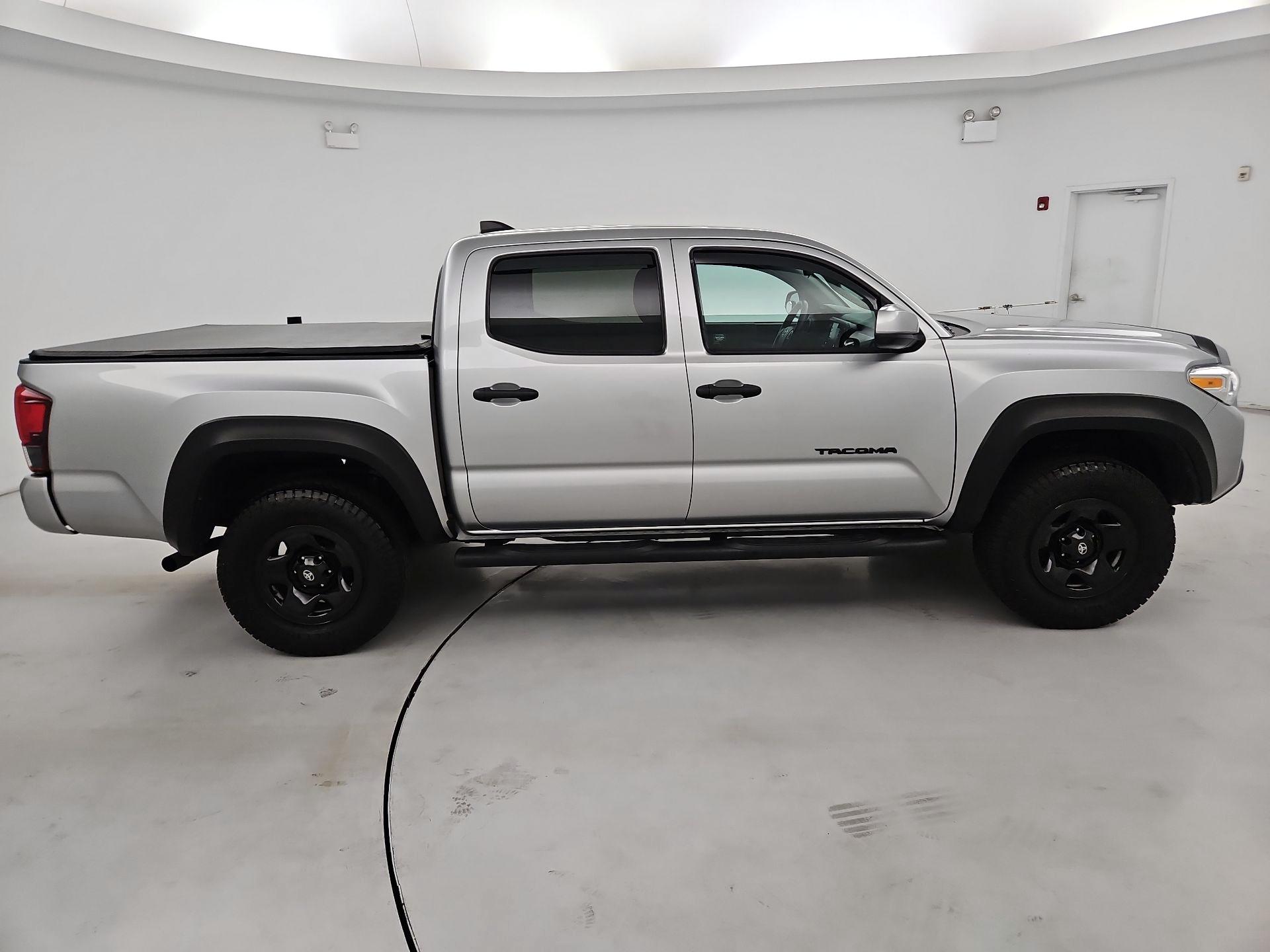Thumbnail: 2022 Toyota Tacoma - 4