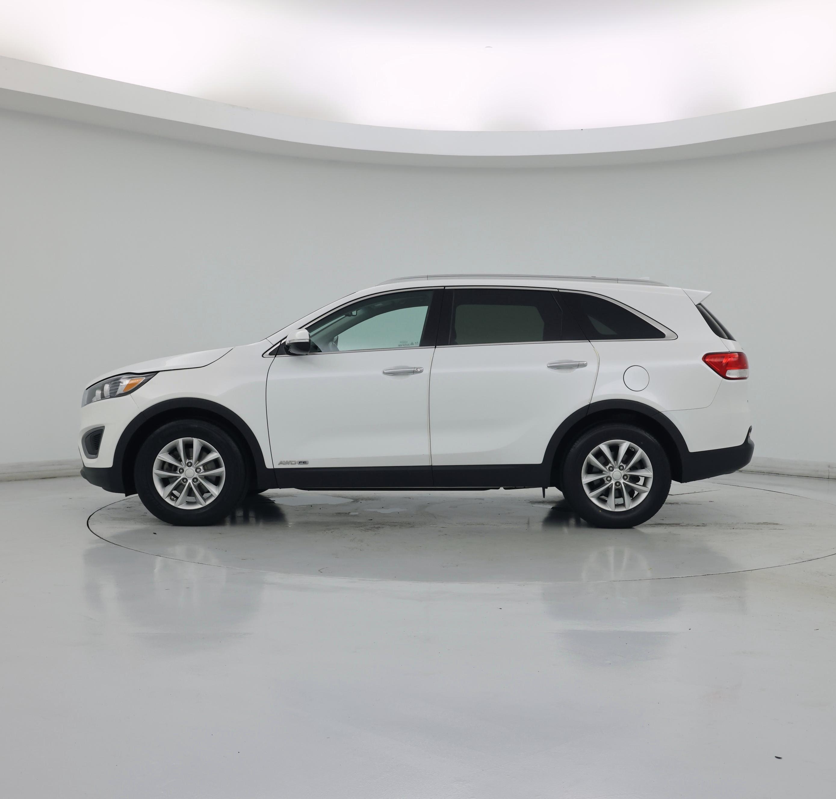 Thumbnail: 2016 Kia Sorento - 3